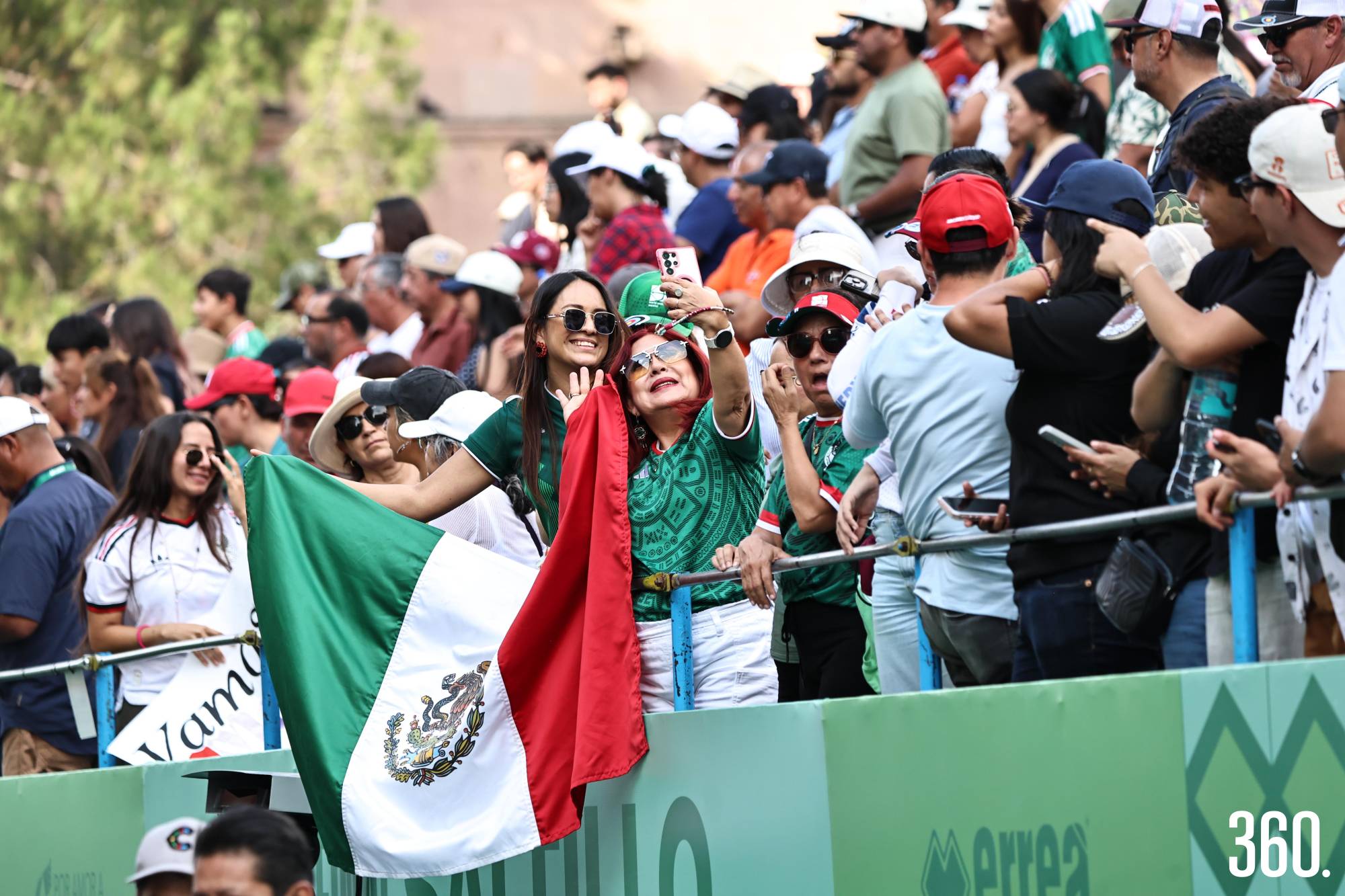 $!El público hizo valer la localía.