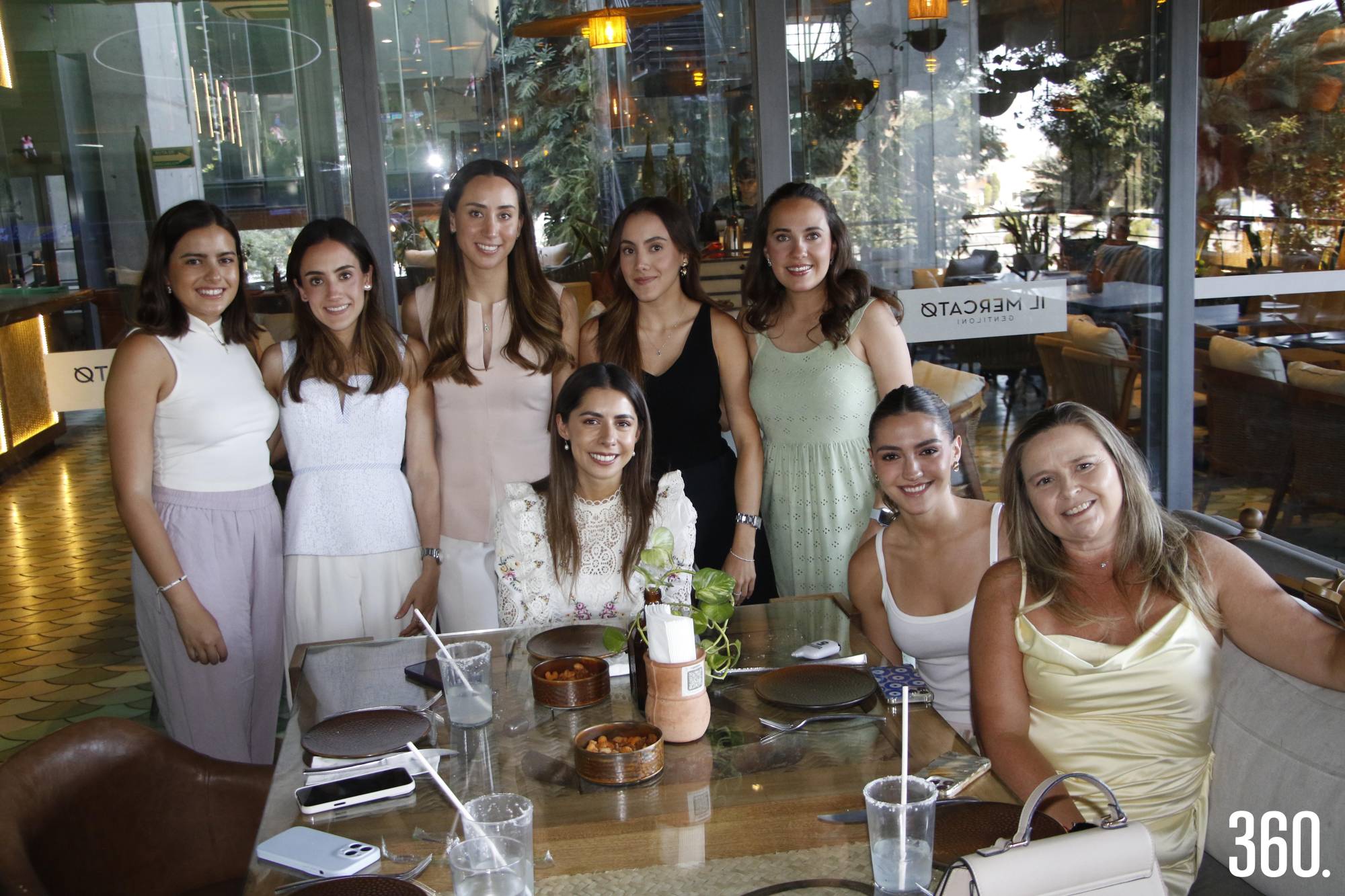 $!Gabriela con sus amigas, Fer de Nigris, Maria Paula Dávila, Alejandra Dávila, Gabriela Dávila, Daniela Durón, Susana Cabello y Ana Cabello.