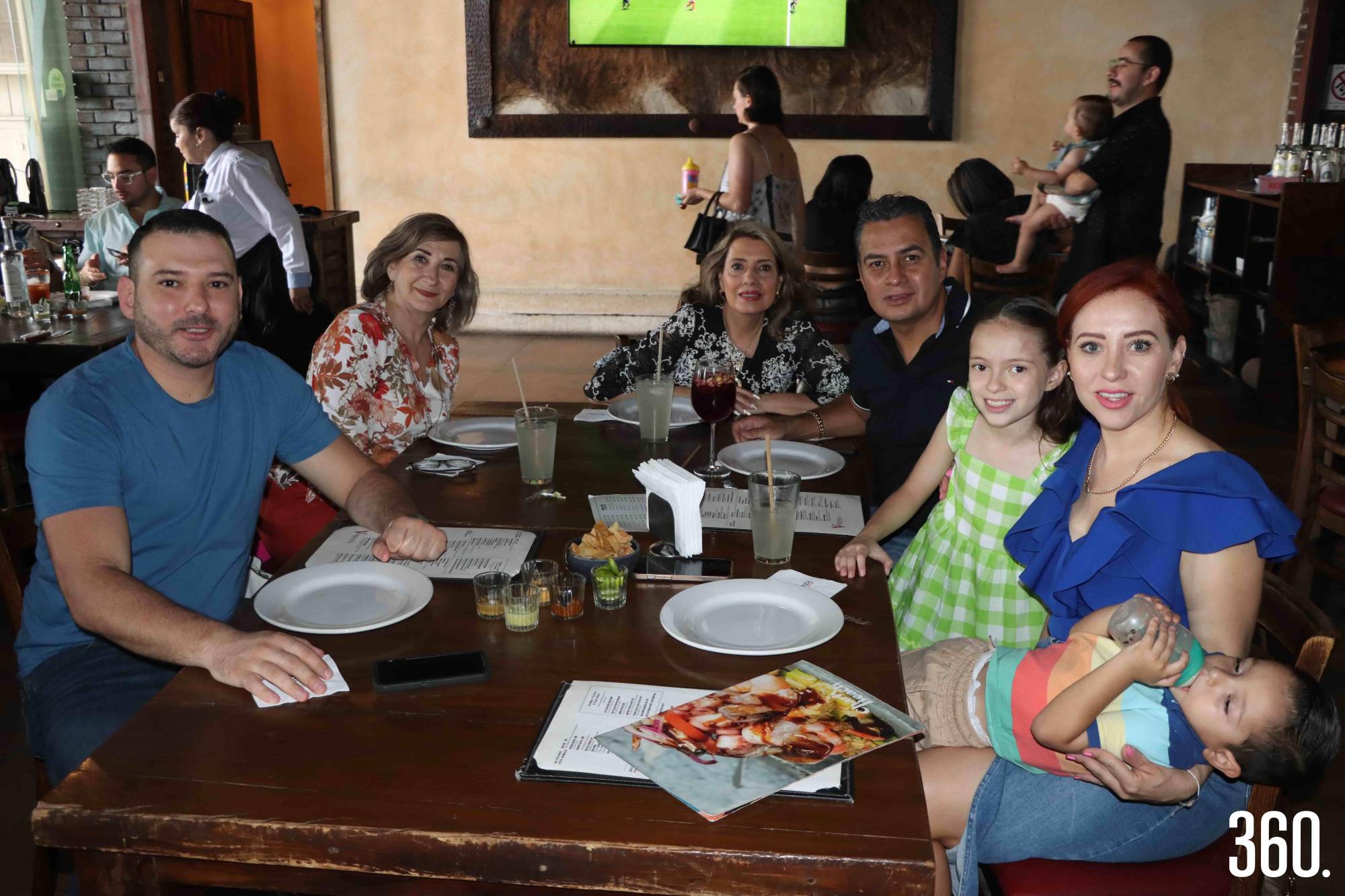 $!Jacobo Esquivel, Laura Lambarri, Doria González, Luis Villegas, Mariale Villegas y Yesica Esquivel.