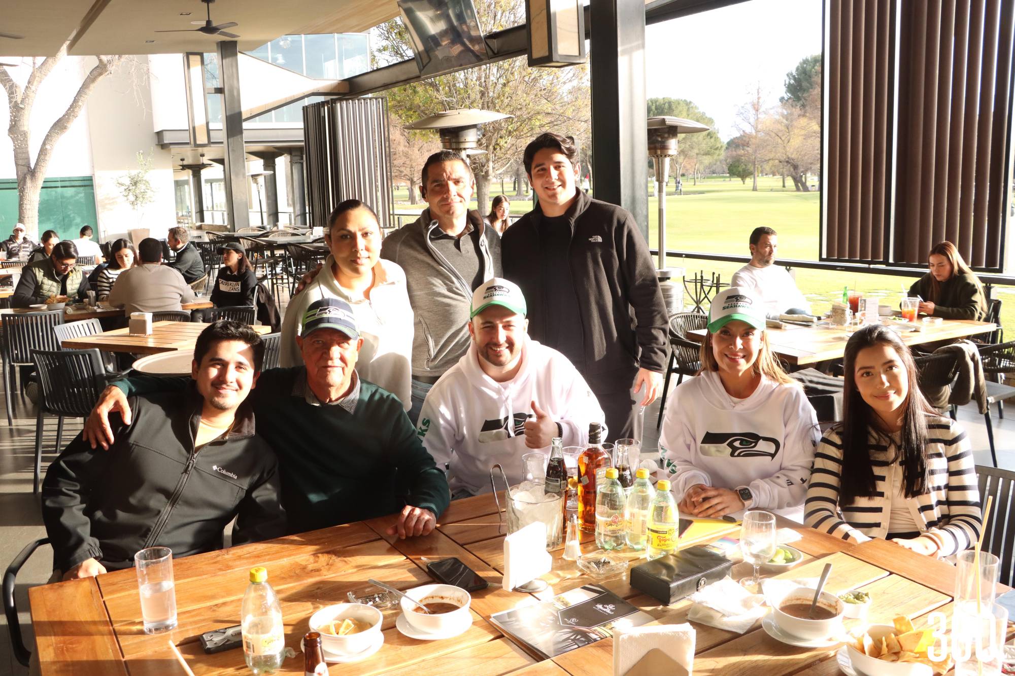 $!Gina Rubio, Ulises Martínez, Alex Martínez, Juan Daniel Martínez, Leandro Martínez, Joe Bhatt, Elena Vázquez y Bere Martínez.