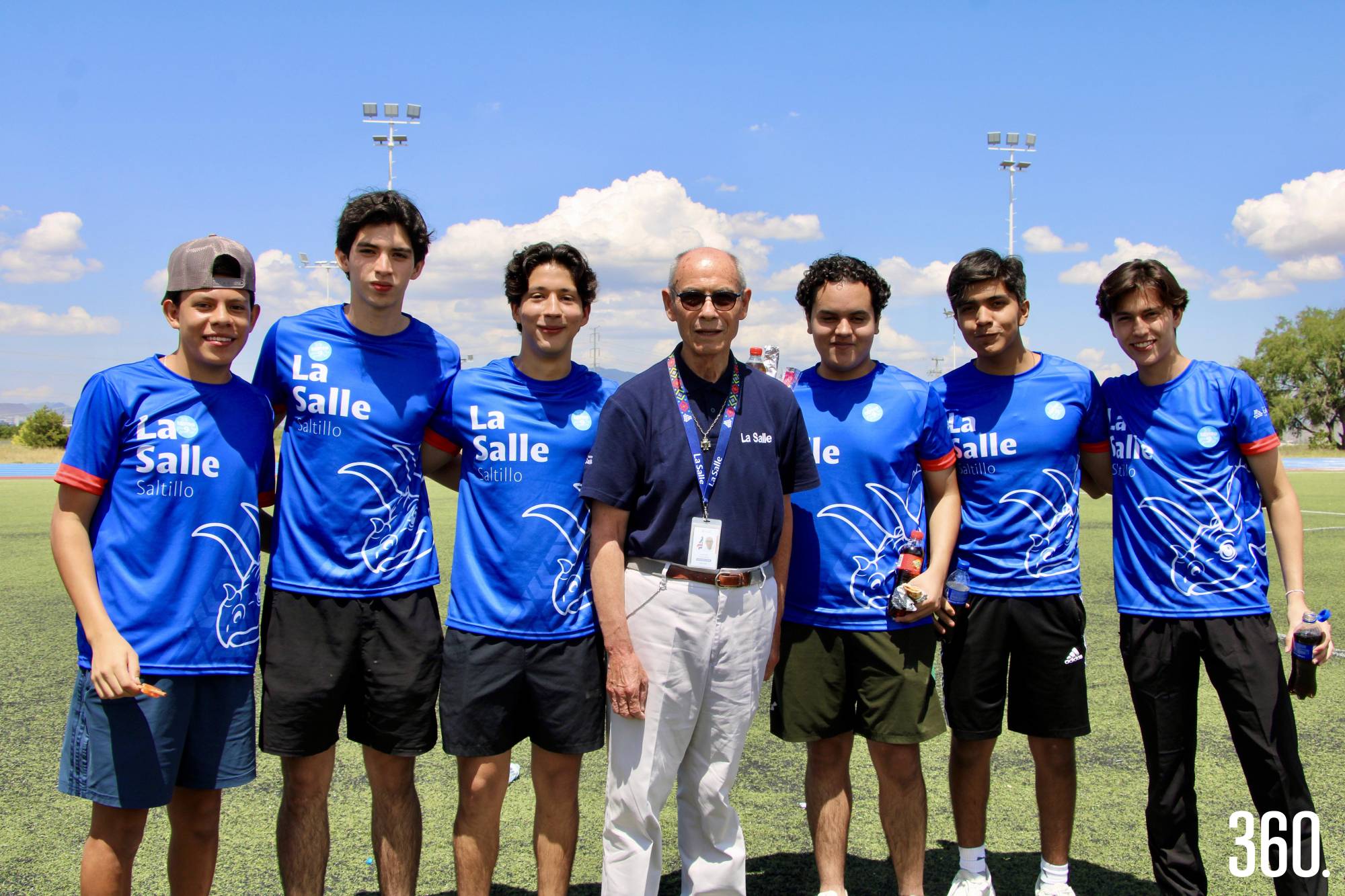 $!Alumnos con el Rector Dr. Gustavo Ramírez Barba.