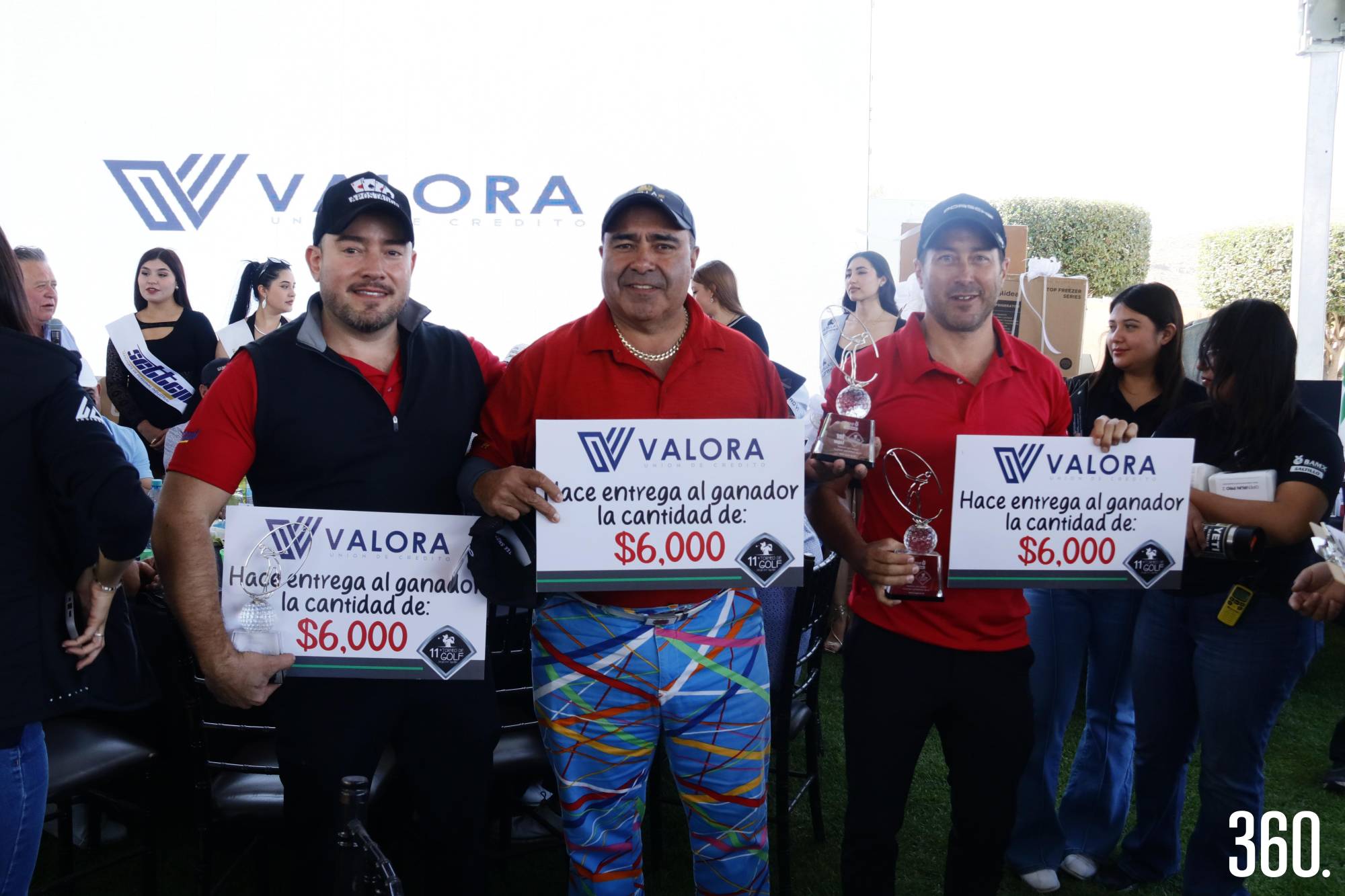 $!Antonio José, Daniel González Acevez y Octavio Valdés recibieron sus trofeos como Campeones de la Décimo Primera edición del Torneo de Golf del Banco de Alimentos.