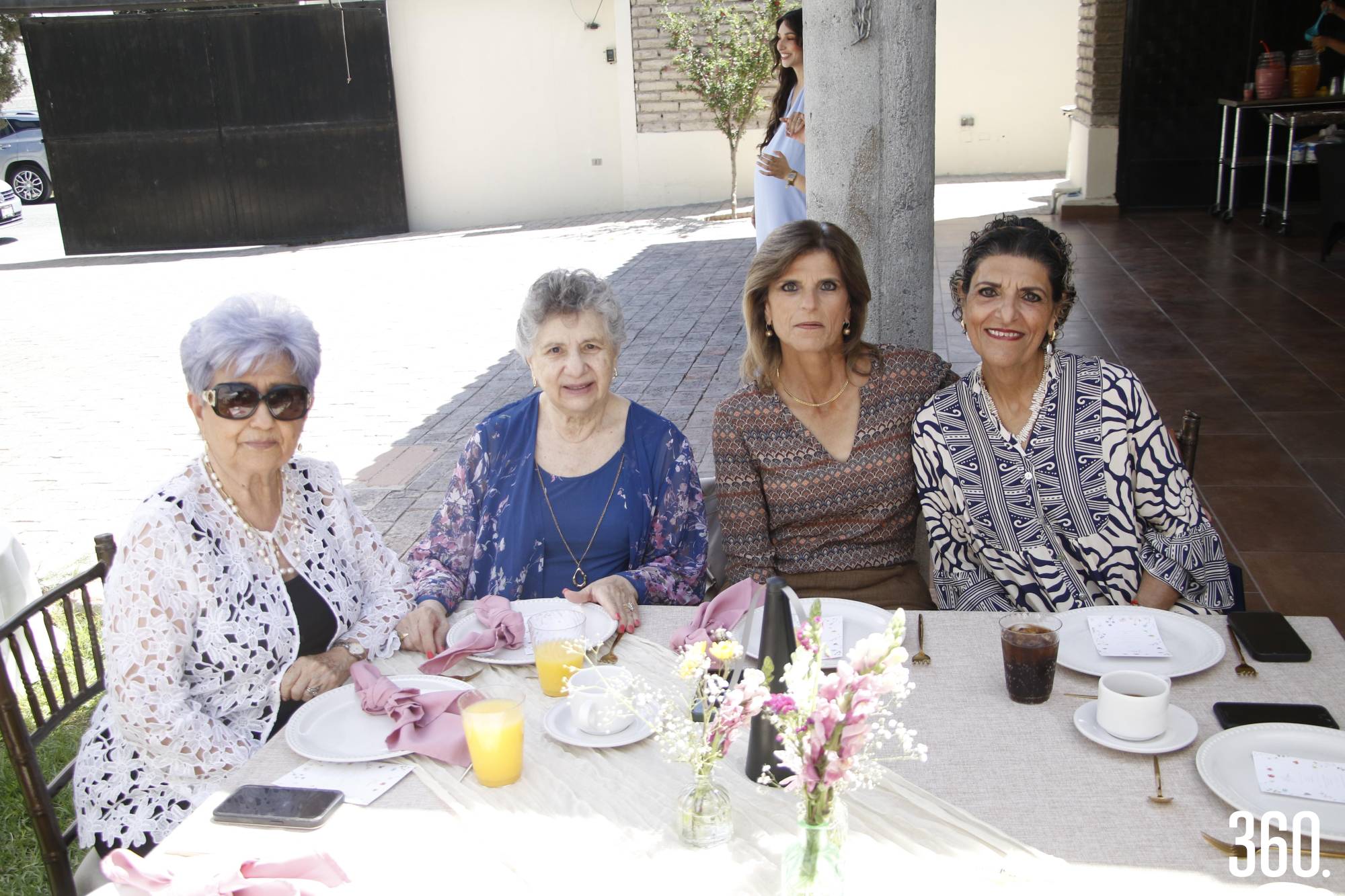 $!Toñeta Regalado, Betty de Romero, Mónica y Lily Hassaf.