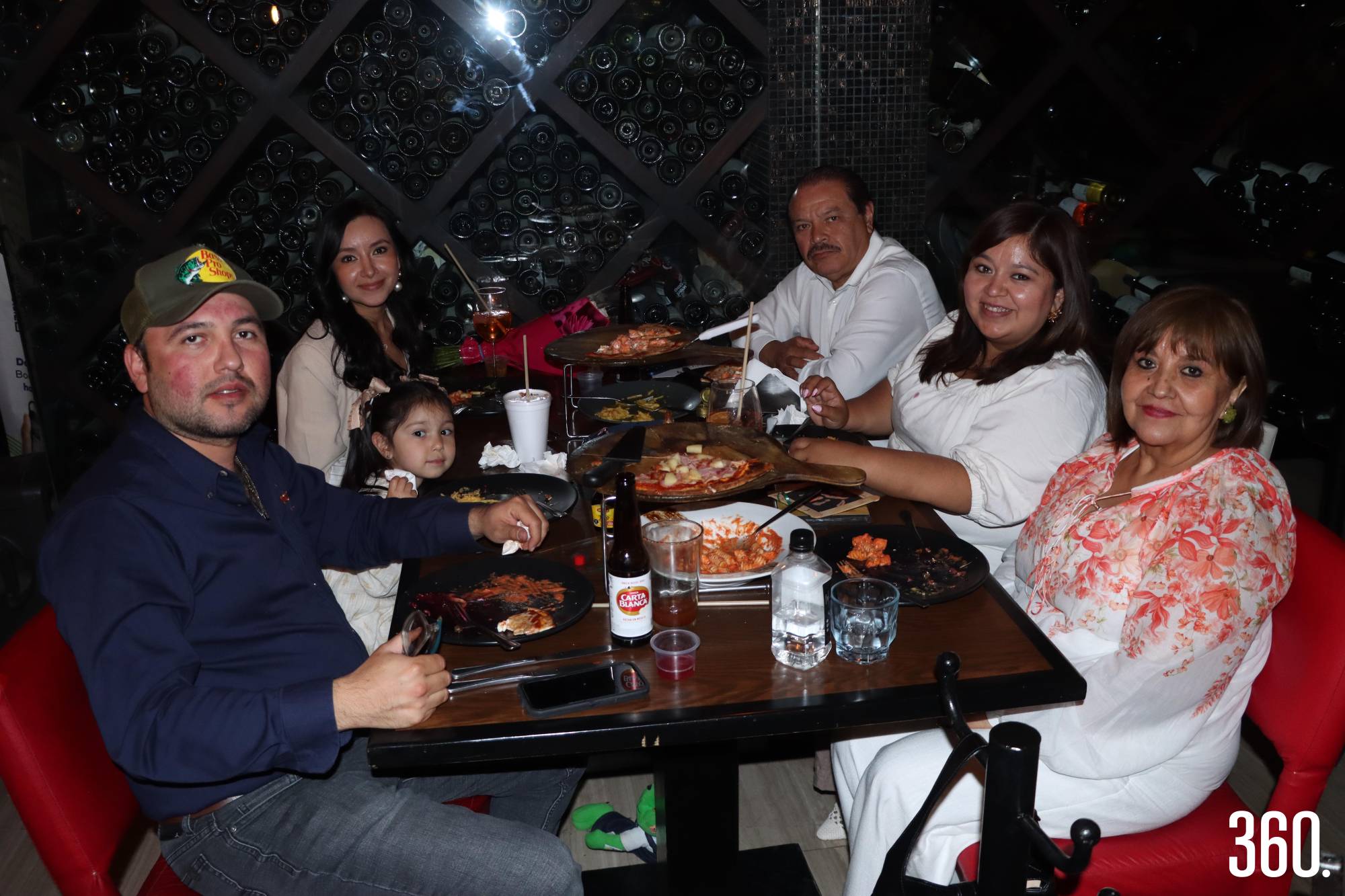 $!Alejandro y Sara Mendoza, Claudia, José Luis y Carla Alonso, y Patricia Correa.