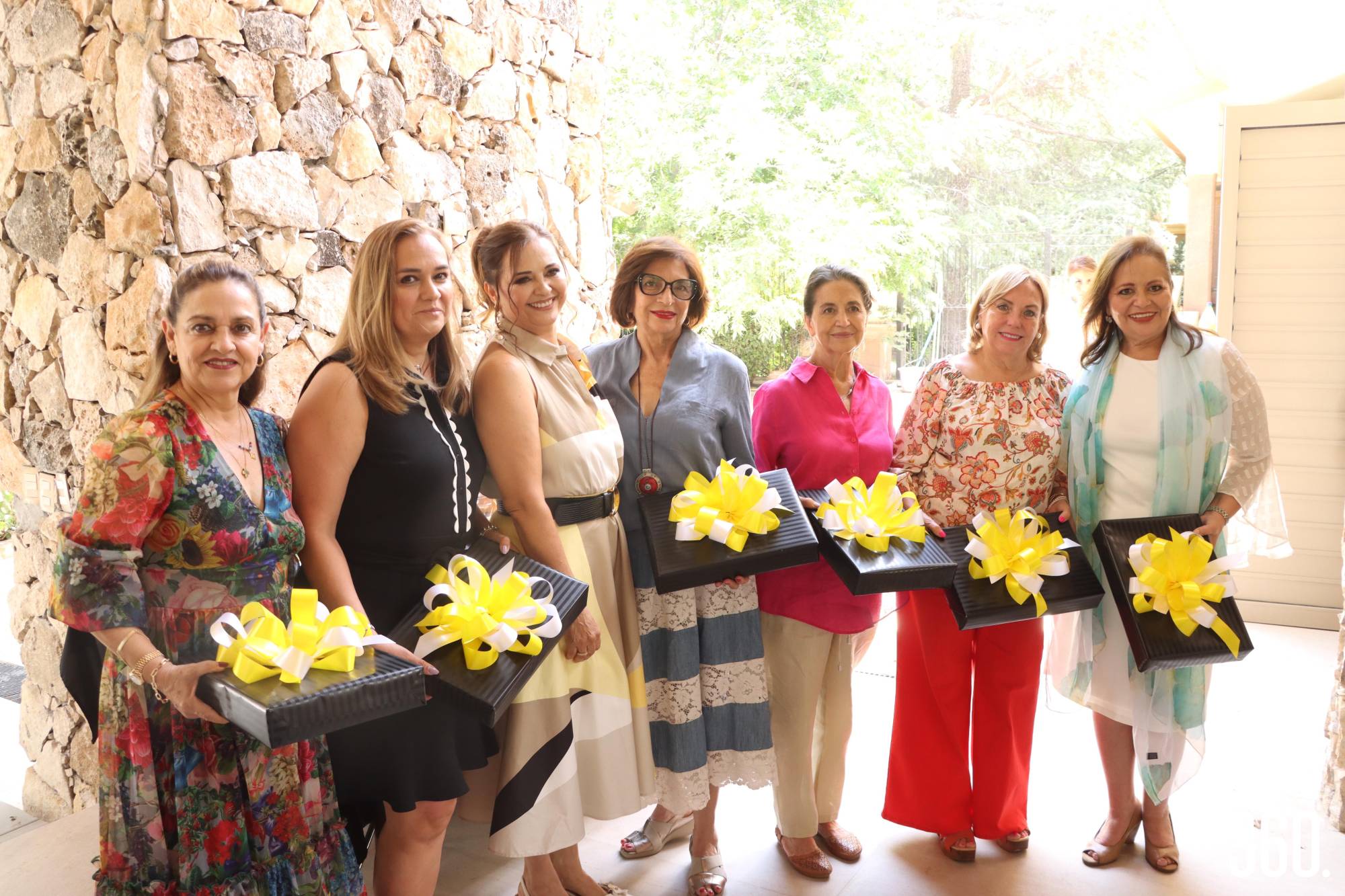 $!Presidentas y representantes de los clubes de jardinería recibieron un regalo por su esfuerzo.