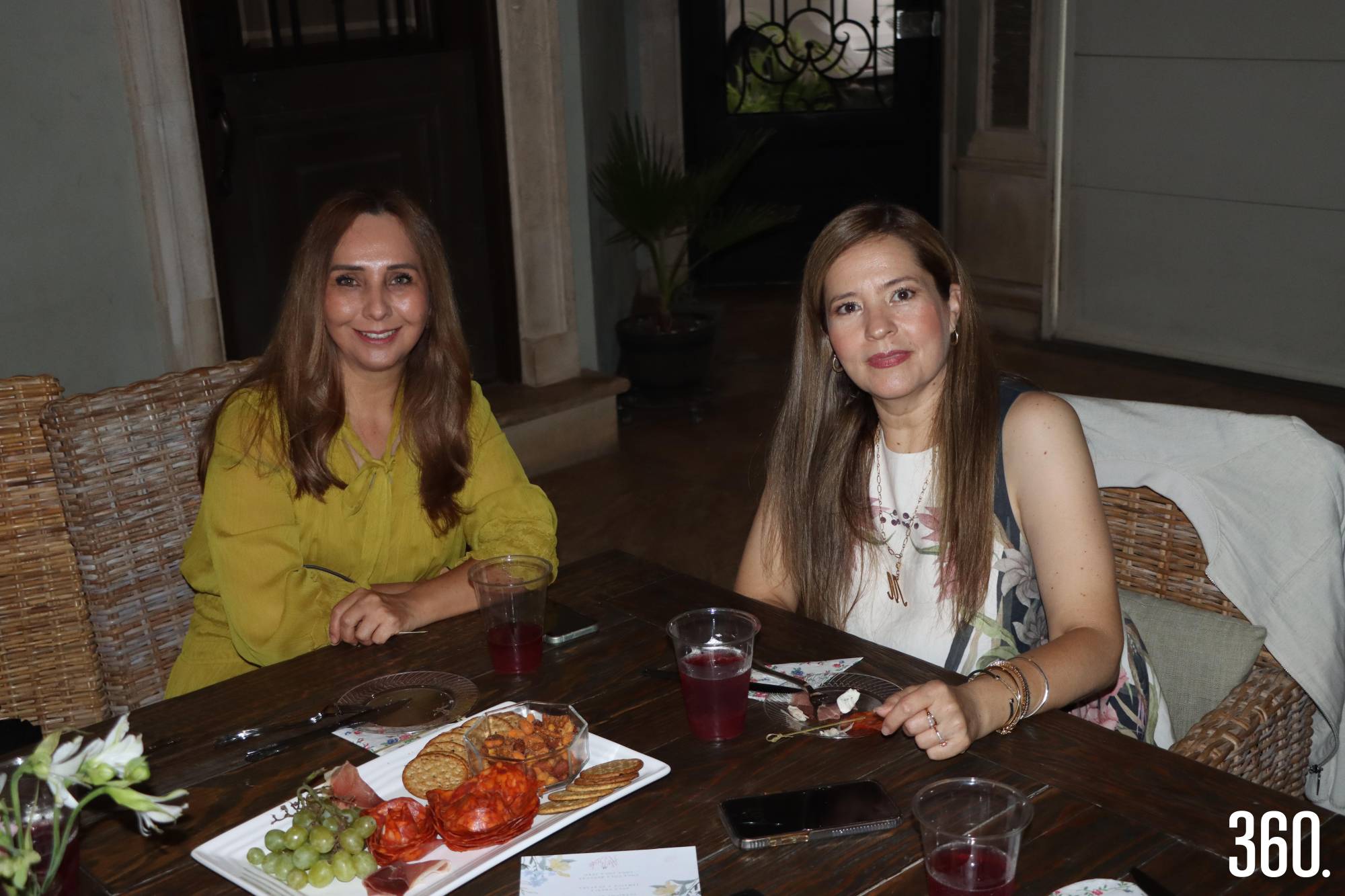 $!Evelia Matías y Marcela Rumayor.
