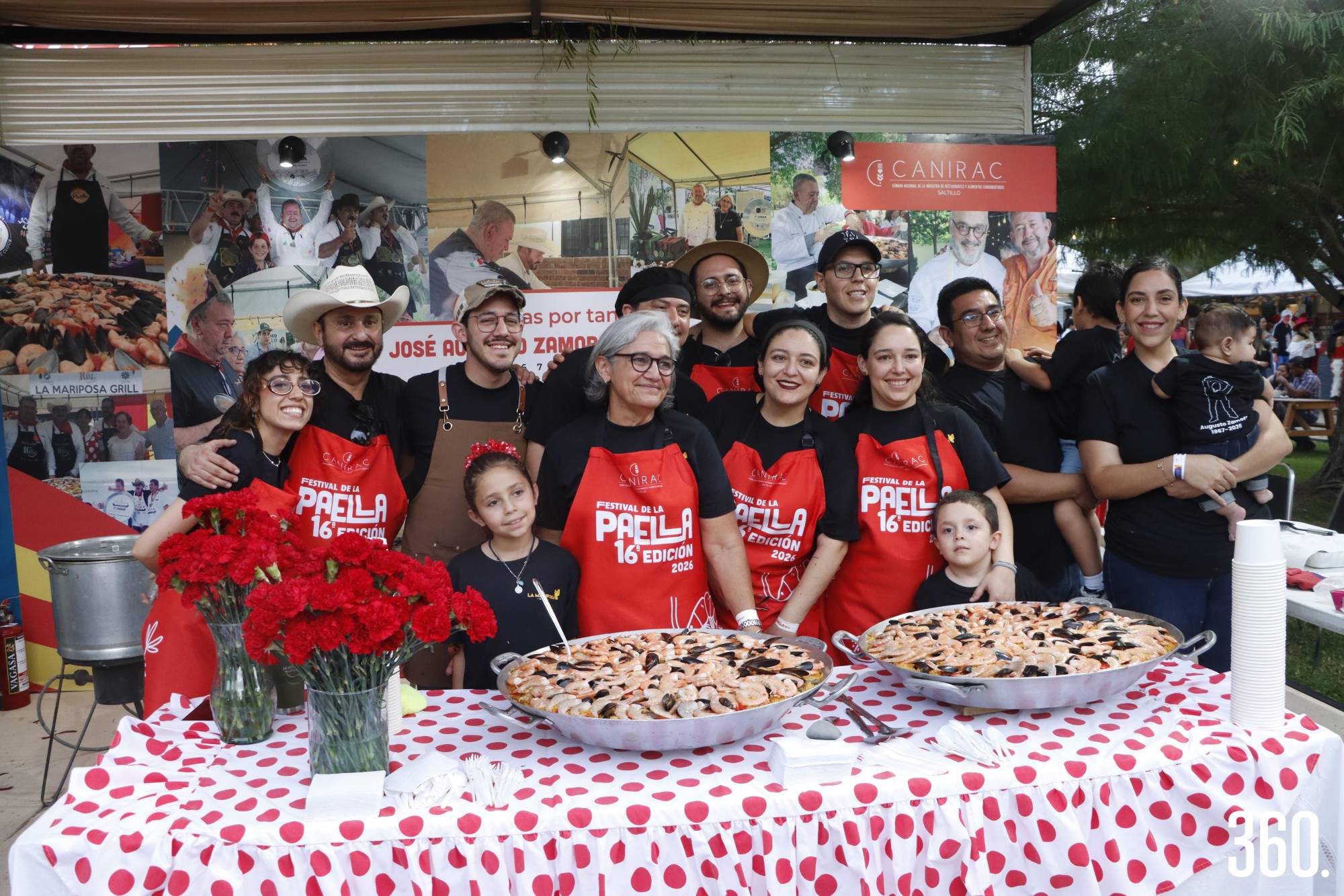 $!La familia Zamora honró la memoria de Augusto Zamora, parrillero que participó año con año en el festival.