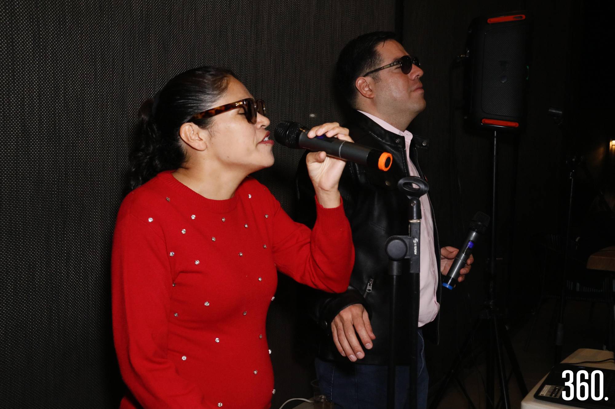 $!El dueto “Romance”, amenizó la reunión con lo mejor de su repertorio.