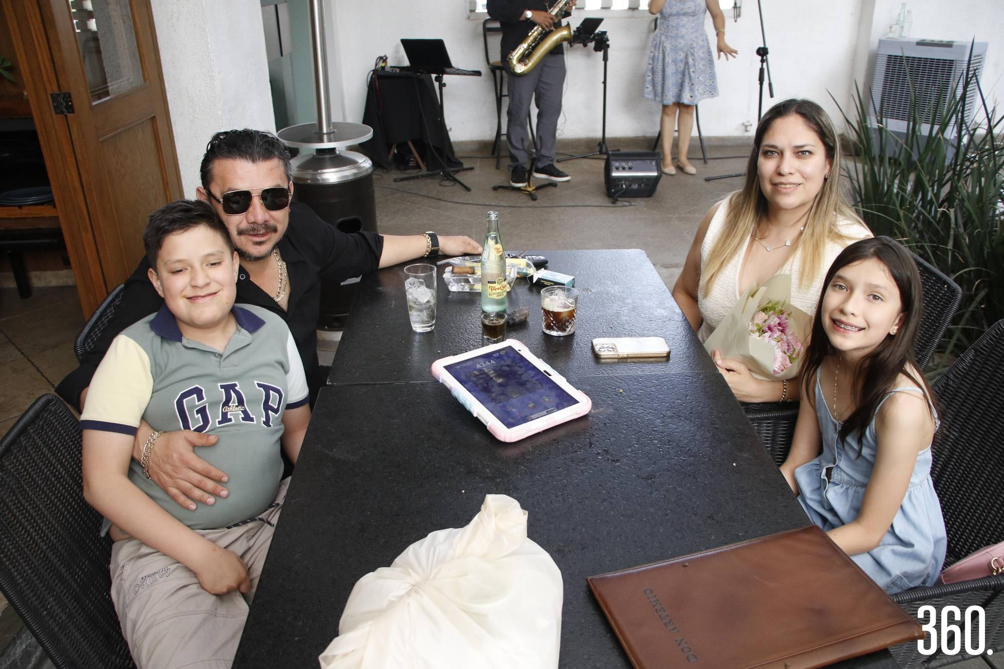 $!Familia Almaguer.