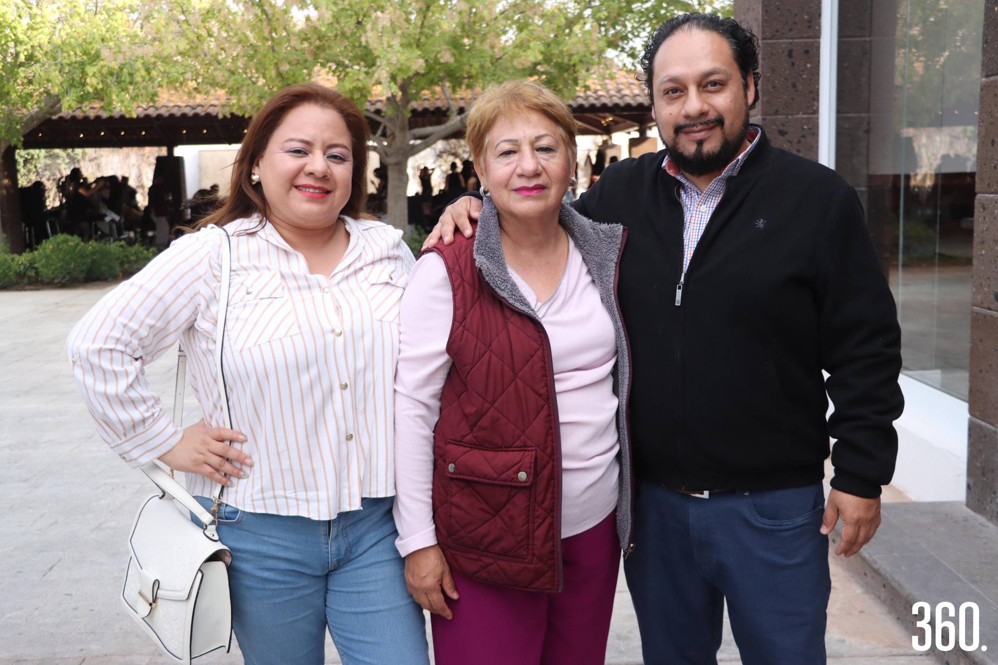 $!Berenice Cruz, Angélica Vera y Alberto Cruz.