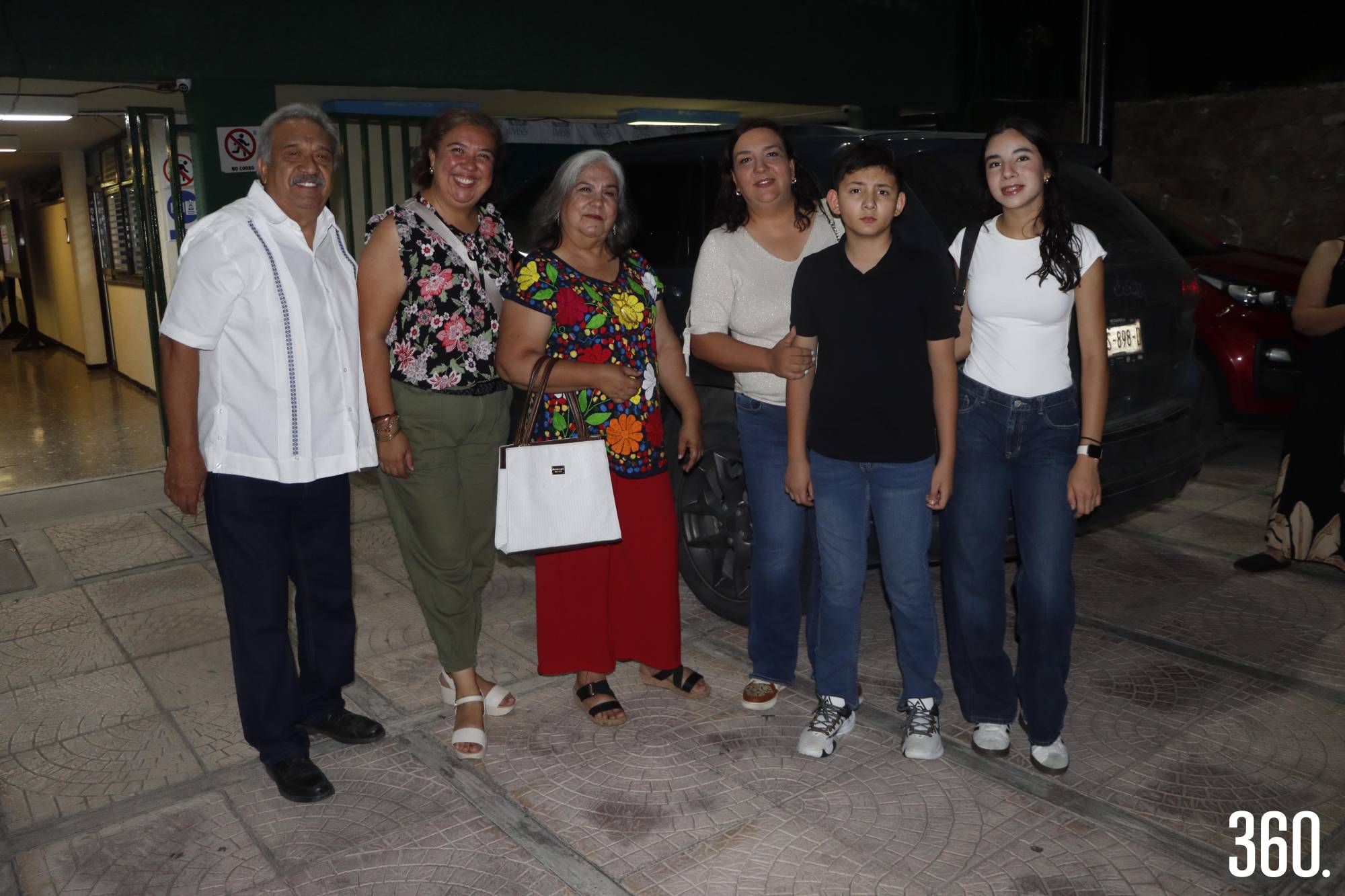 $!René y Lily Campos, Imelda Almaraz, Nancy Chávez, Elías y Victoria Góngora.