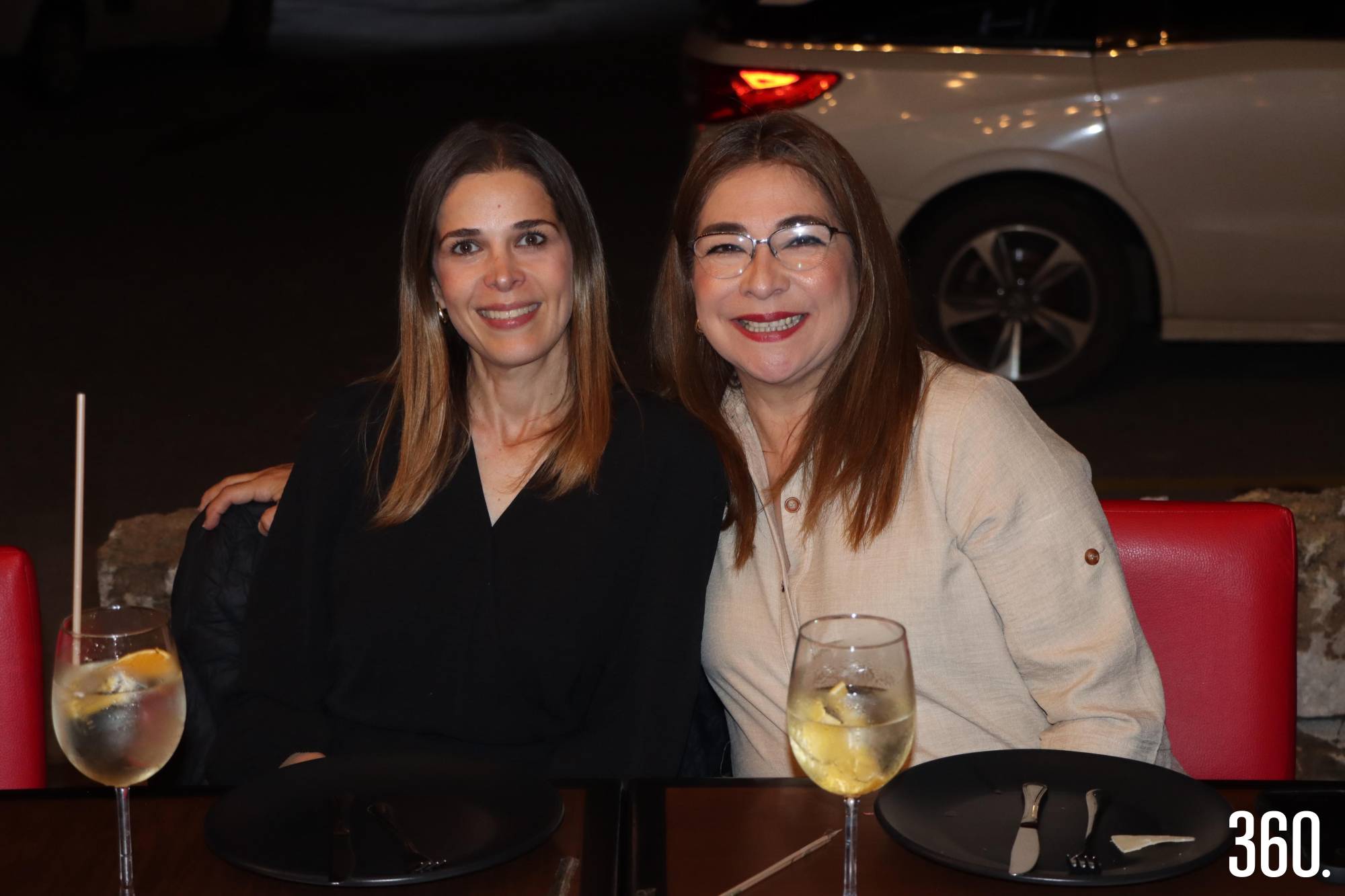 $!Karla Guerra de Villaseñor y Viri Flores.