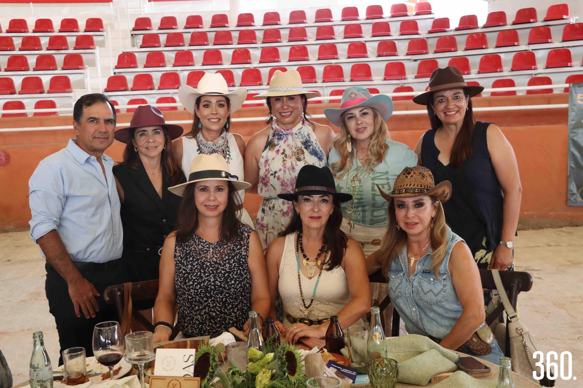 $!Rafael Narro, Queta Rábago, Marcela Carrillo, Lupita Mandujano, Alma Medina, Gloria Gómez, Rosario Garza, Margarita Herrera y Betty Valdés.