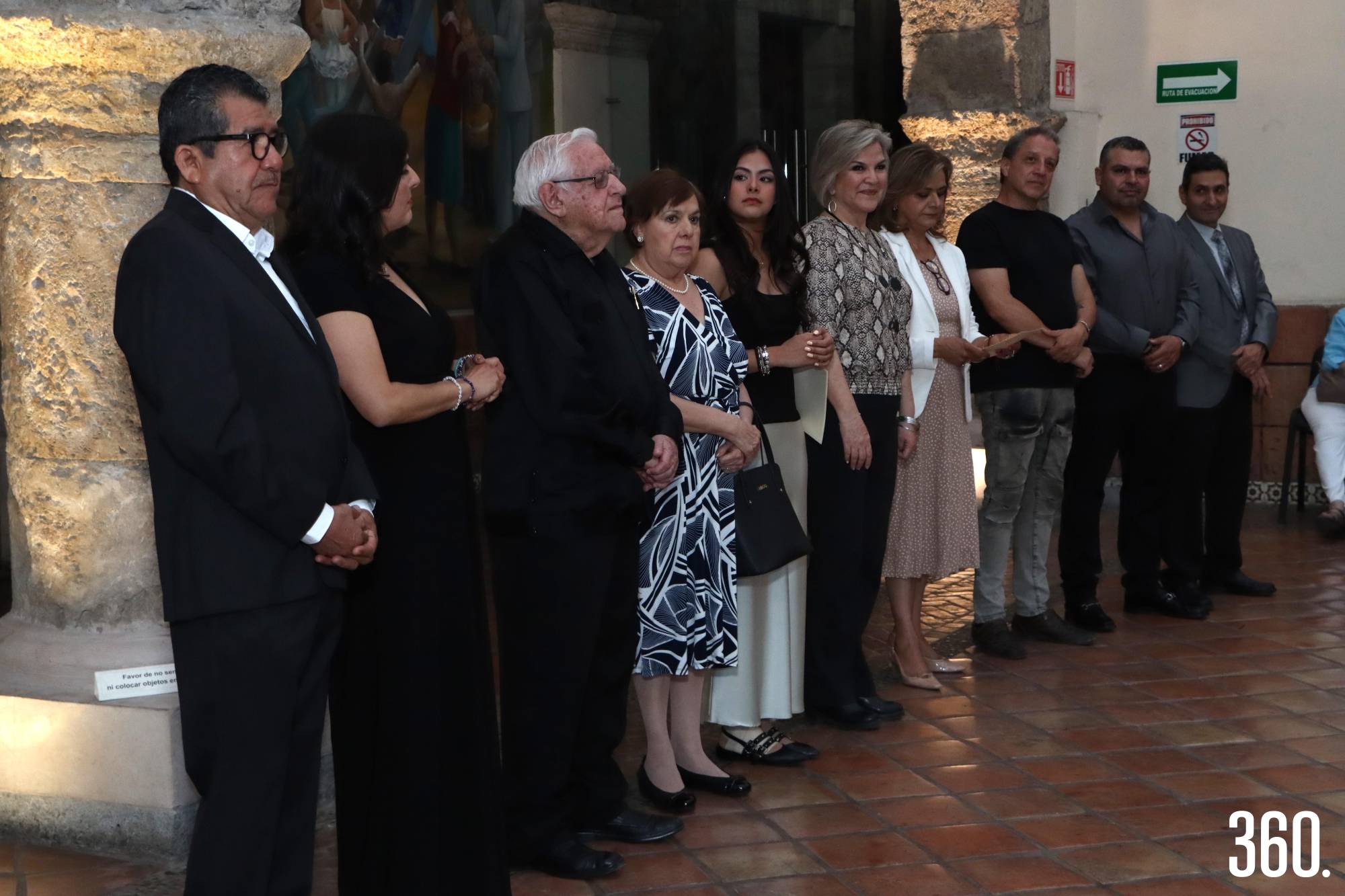 $!Pedro Moreno director del Cecuvar, Ana Lucía Abugarade, Armando Fuentes Aguirre, Ana María Villalobos de Abugarade, Ana Lucía Martínez Abugarade, Leticia Rodarte, directora del Instituto Municipal de Cultura de Saltillo, Margarita Loera Mesa, representante del Secretario de Educación Pública, Valdemar Ayala, Pablo y Emilio Abugarade Villalobos.