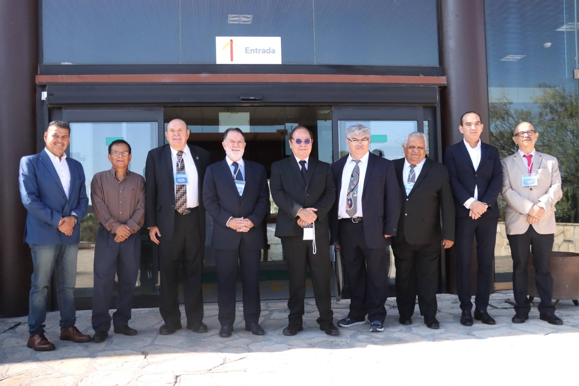 $!Dr. Francisco Hernández, Dr. Lelis Terrones, Dr. Sergio Dávila, Dr. René Salazar, Dr. Roberto Bernal, Dr. Antonio Camacho, Dr. Horacio Ambriz, Lic. Abraham Dávila y Dr. Gerardo Gil.