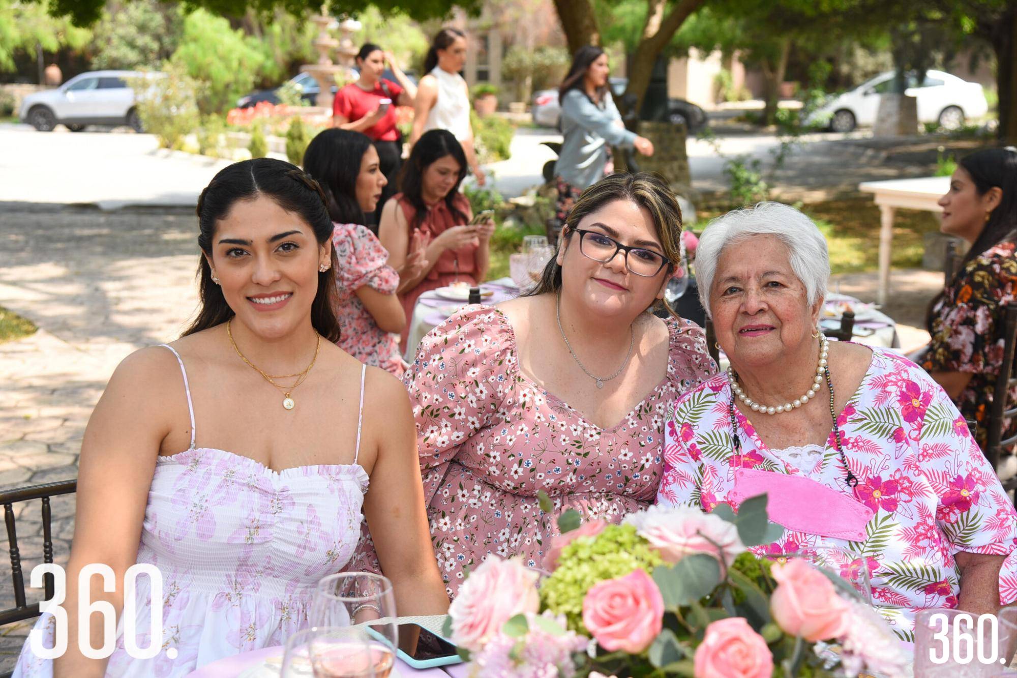 $!Andrea y Fernanda Hernández con Lupita Ordaz.