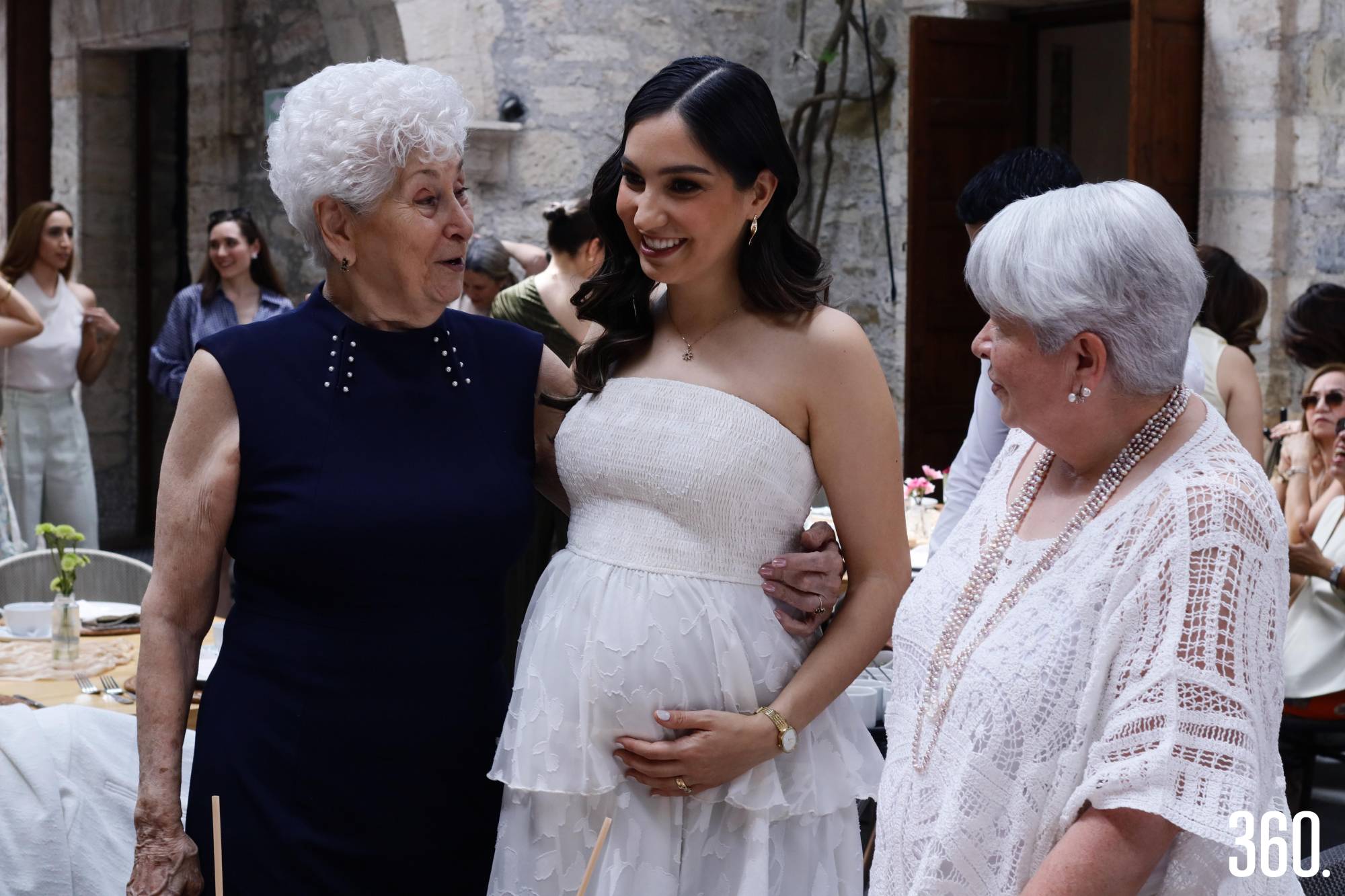 $!Edith Alanís con sus tías abuelas, Noelia Villarreal y Carmelita Retana.