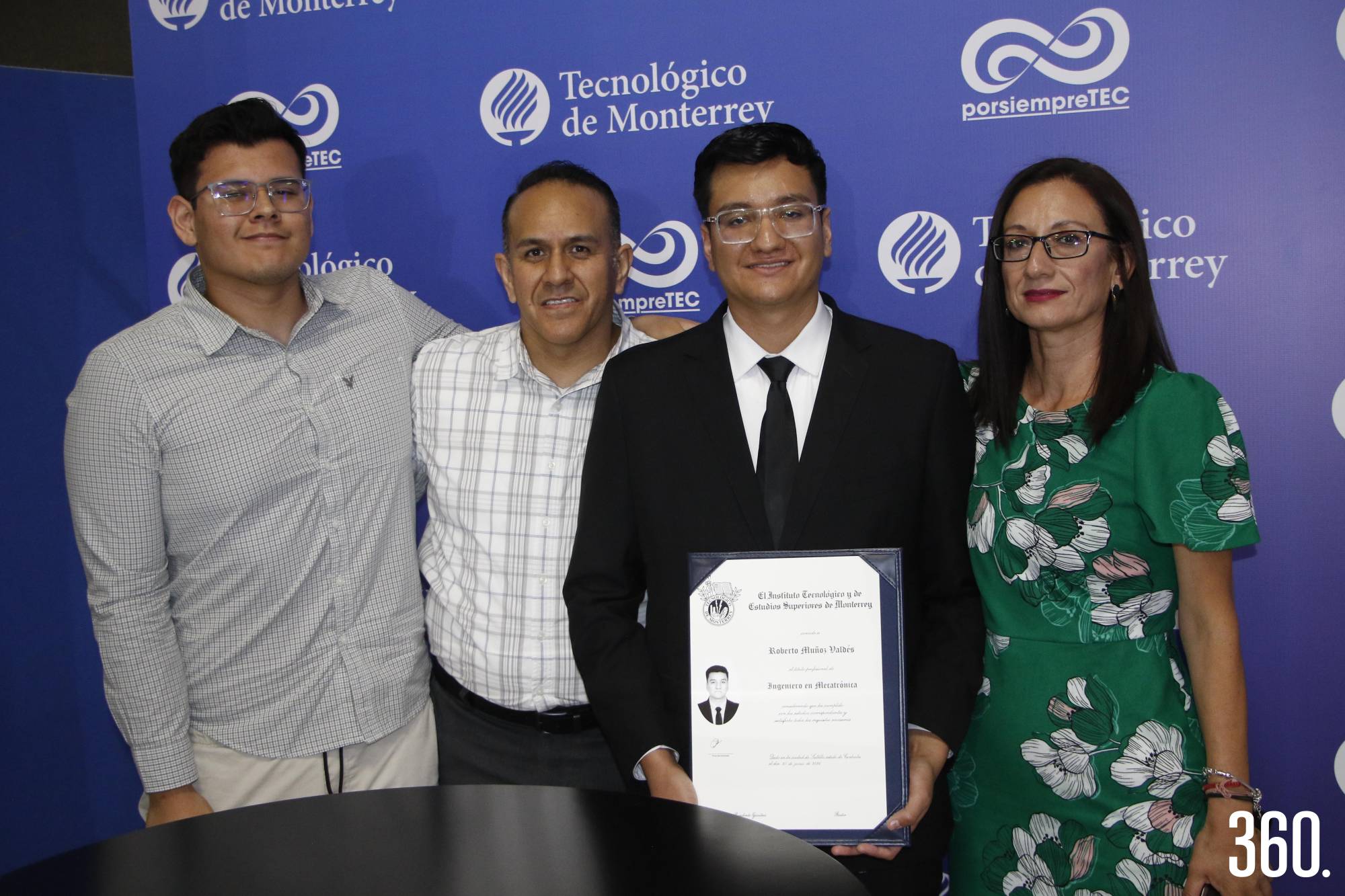 $!Diego, Pedro y Roberto Muñoz y Magdalia Valdés.