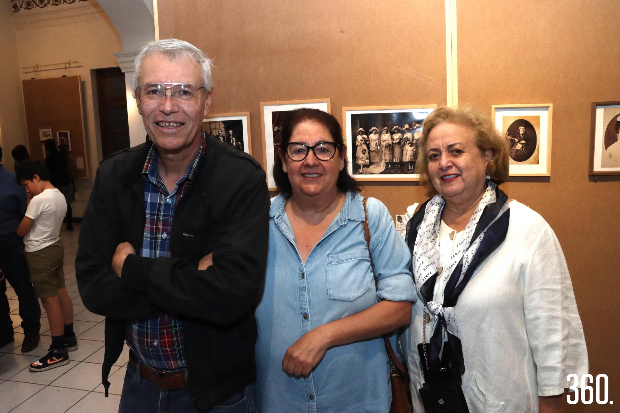 $!Gerardo y Norma Rodríguez acompañados por Pita Dewey Castilla.