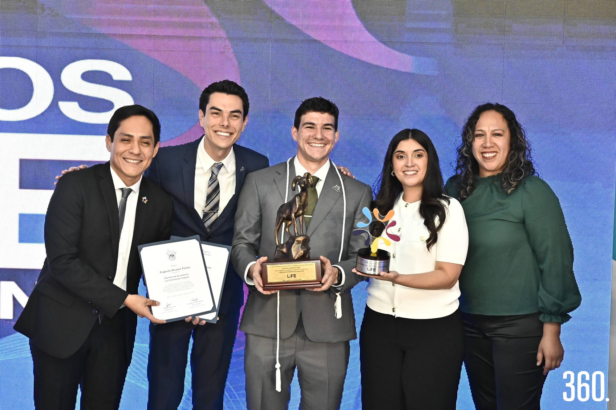 $!David Reyna, Adrián González, director general; Eugenio Álvarez Flores, ganador del Borrego de Oro; Dulce Medellín y Yessica Fuentes.