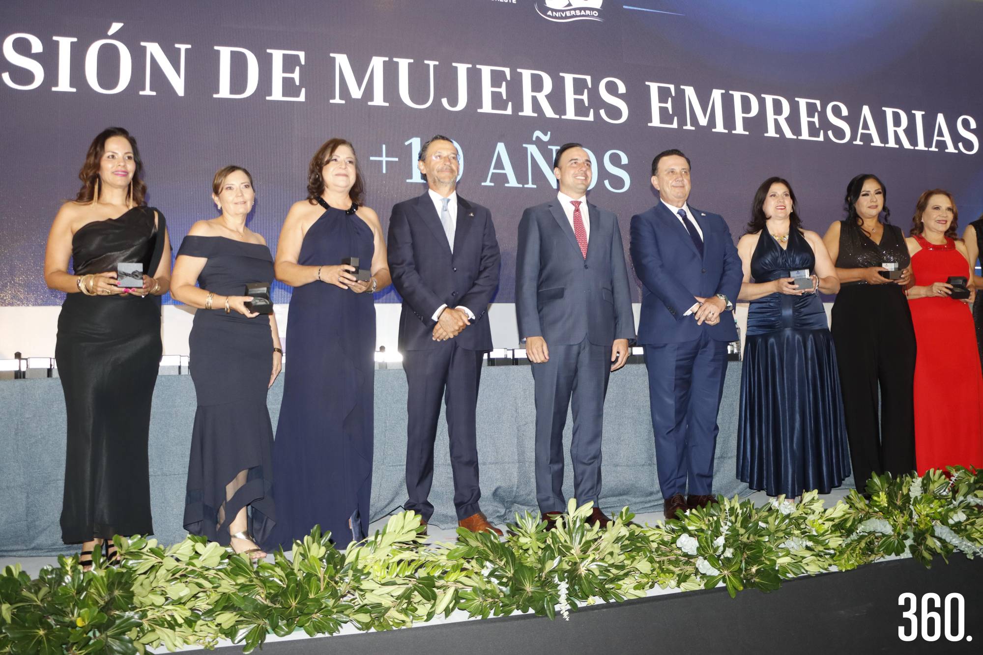 $!Reconocimiento a la Comisión de mujeres empresarias, con la presencia del gobernador Manolo Jiménez.