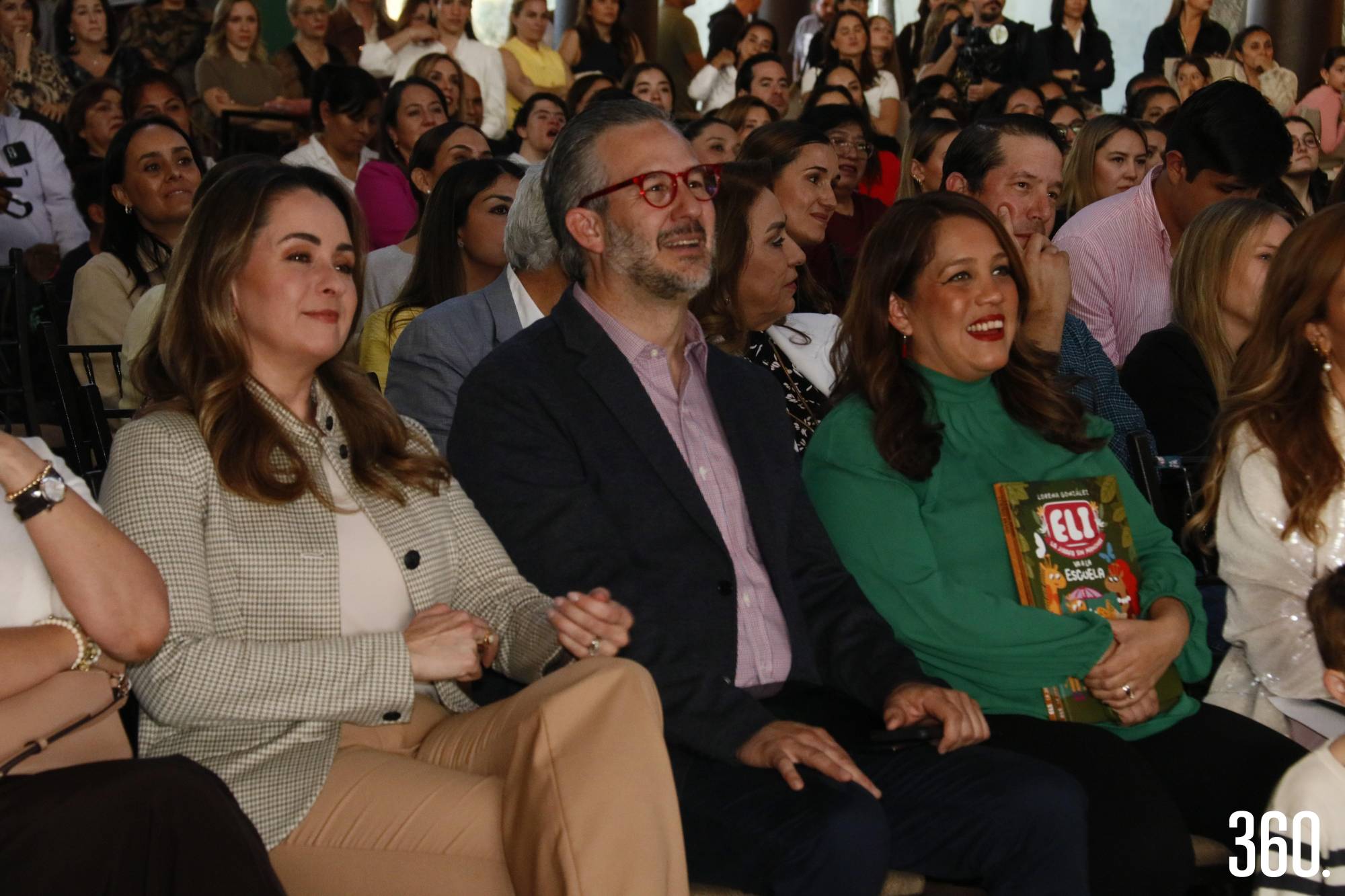 $!Luly López directora del Díaz DIF Saltillo, Emanuel Garza Fishburn Secretario de Educación Pública y Alejandra Peart editora del libro.