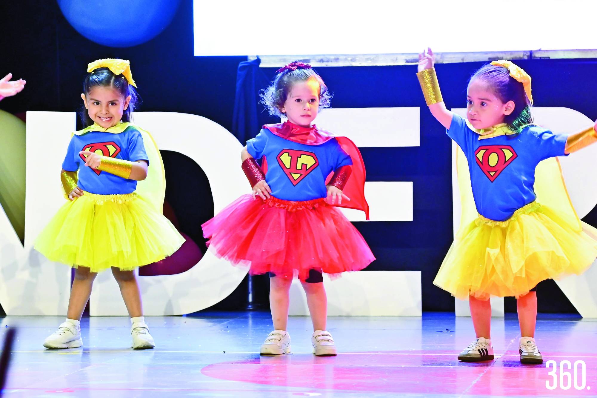 $!Con ternura y entusiasmo, los más pequeños llenaron el escenario de alegría y orgullo.
