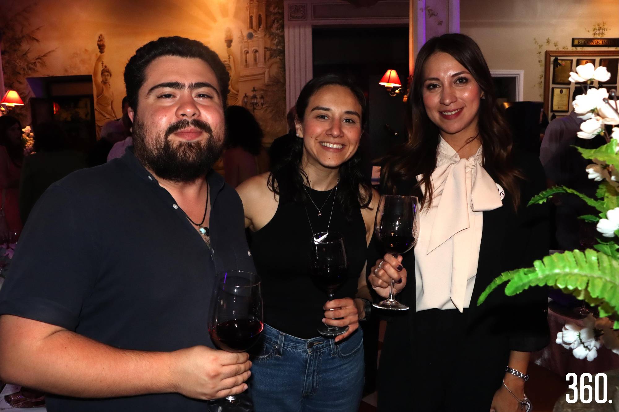 $!Ricardo Carrum, Ana Benavides y la sommelier Dany Peña.