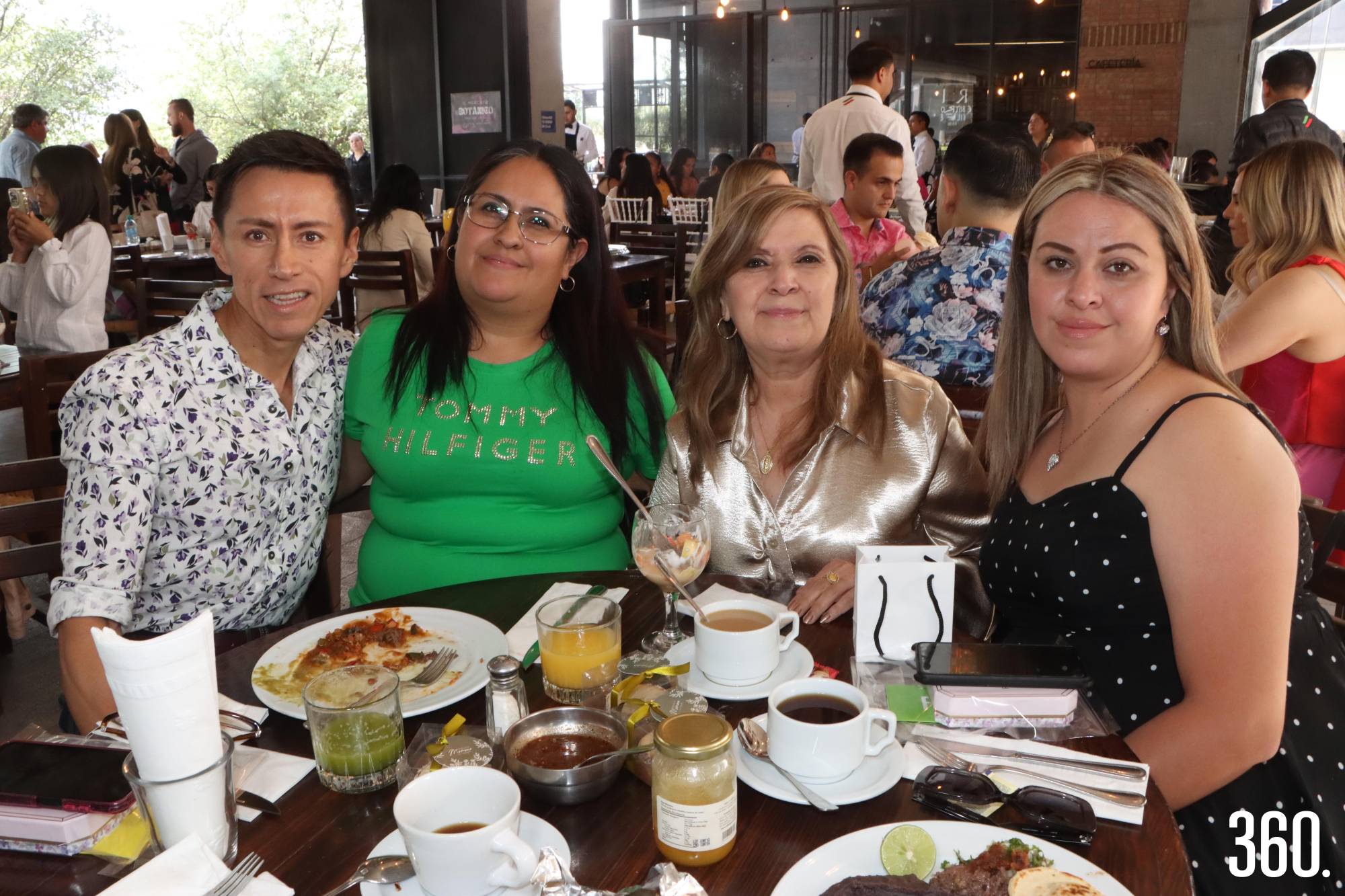 $!Jorge, Laura, Patricia y Janeth Esquivel.