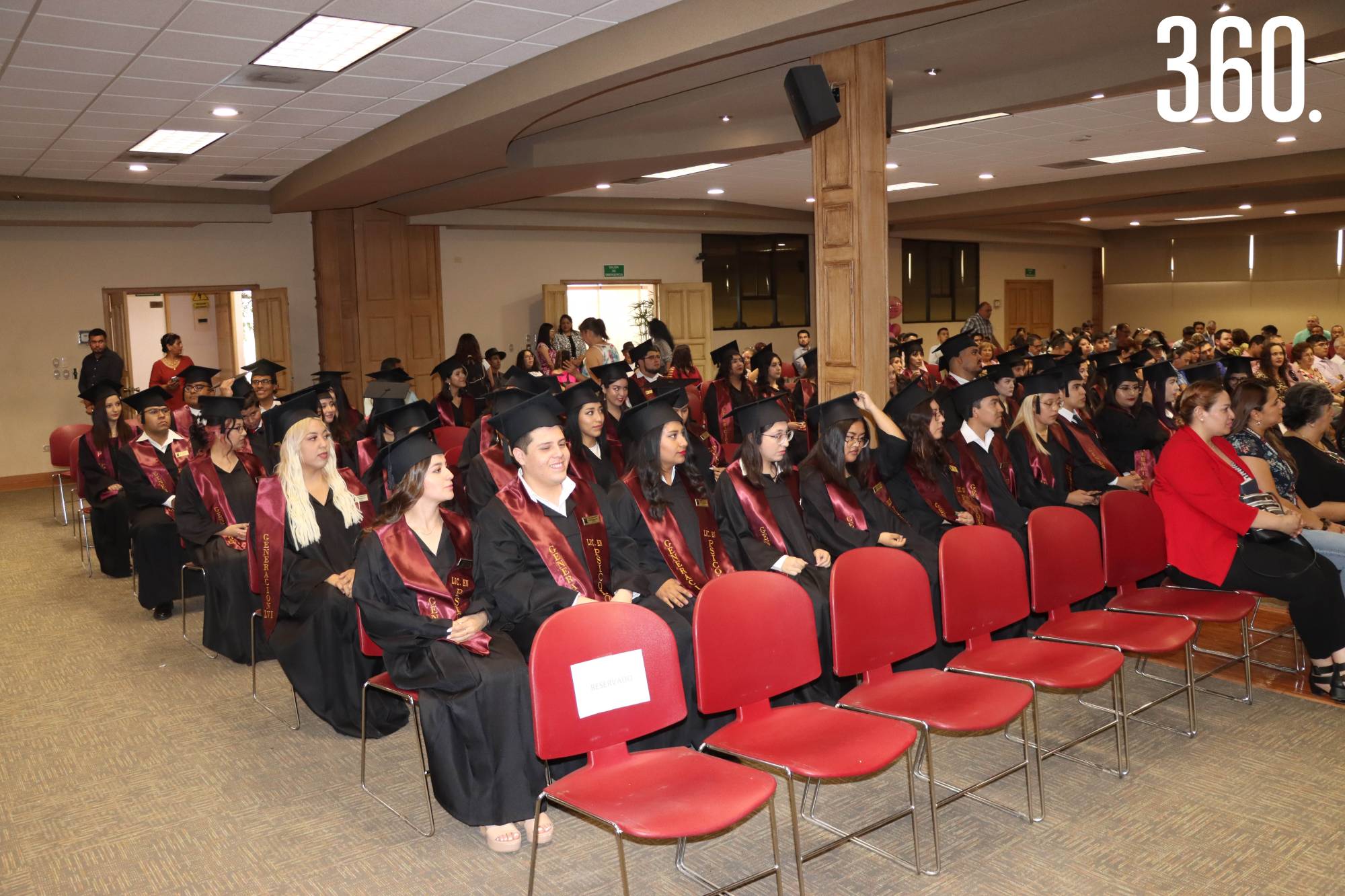 $!La generación número 56 de estudiantes de la Facultad de Psicología de la Universidad Autónoma de Coahuila, se gradúan.