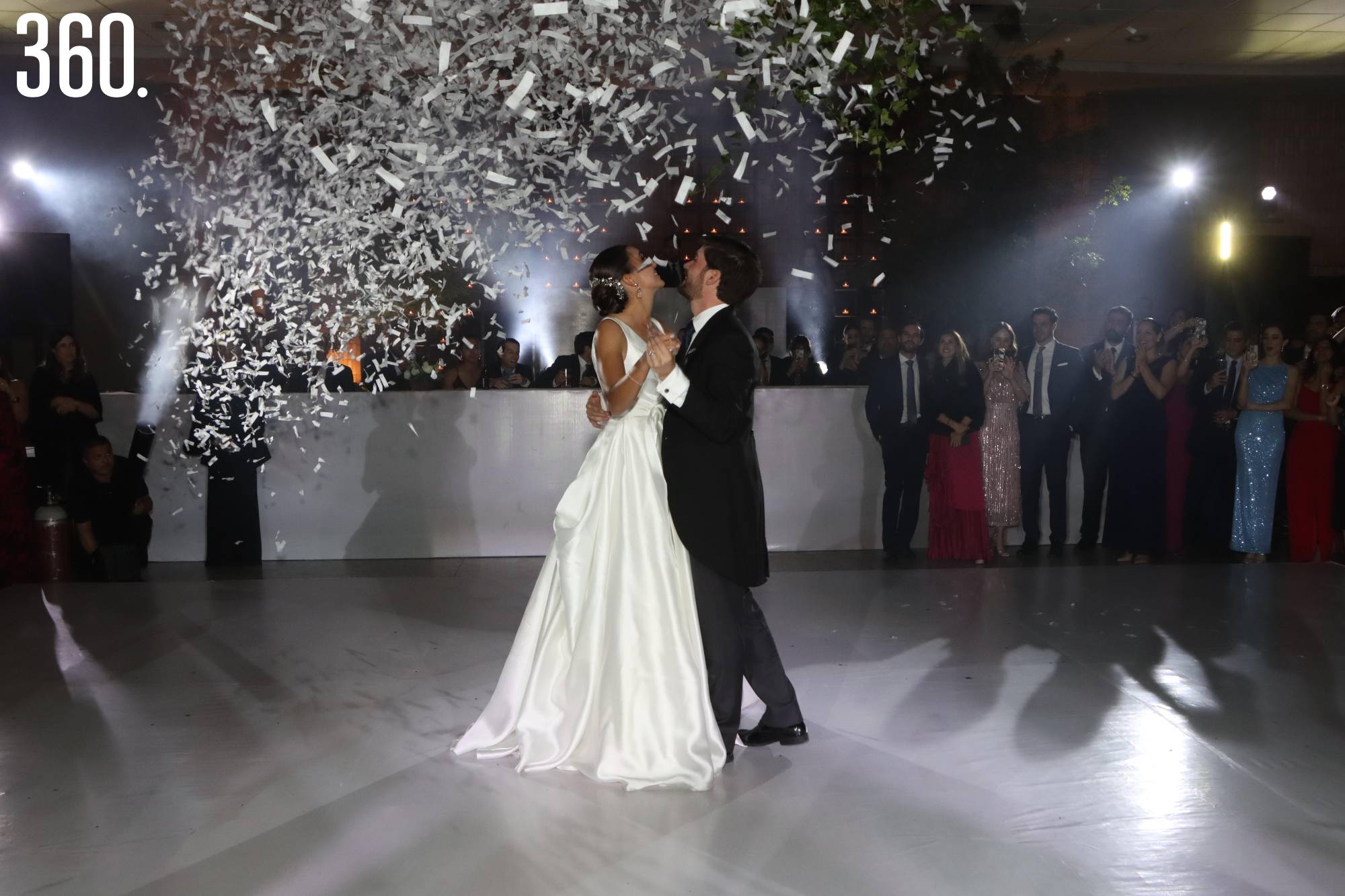$!Sofía Elena y Rodrigo bailaron su primer vals como esposos al ritmo del tema country “Then”, de Brad Presley.