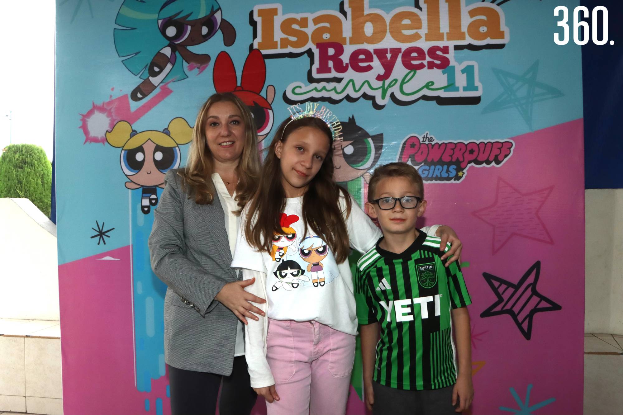 $!Alejandra Reyes con sus hijos, Isabella y Héctor.
