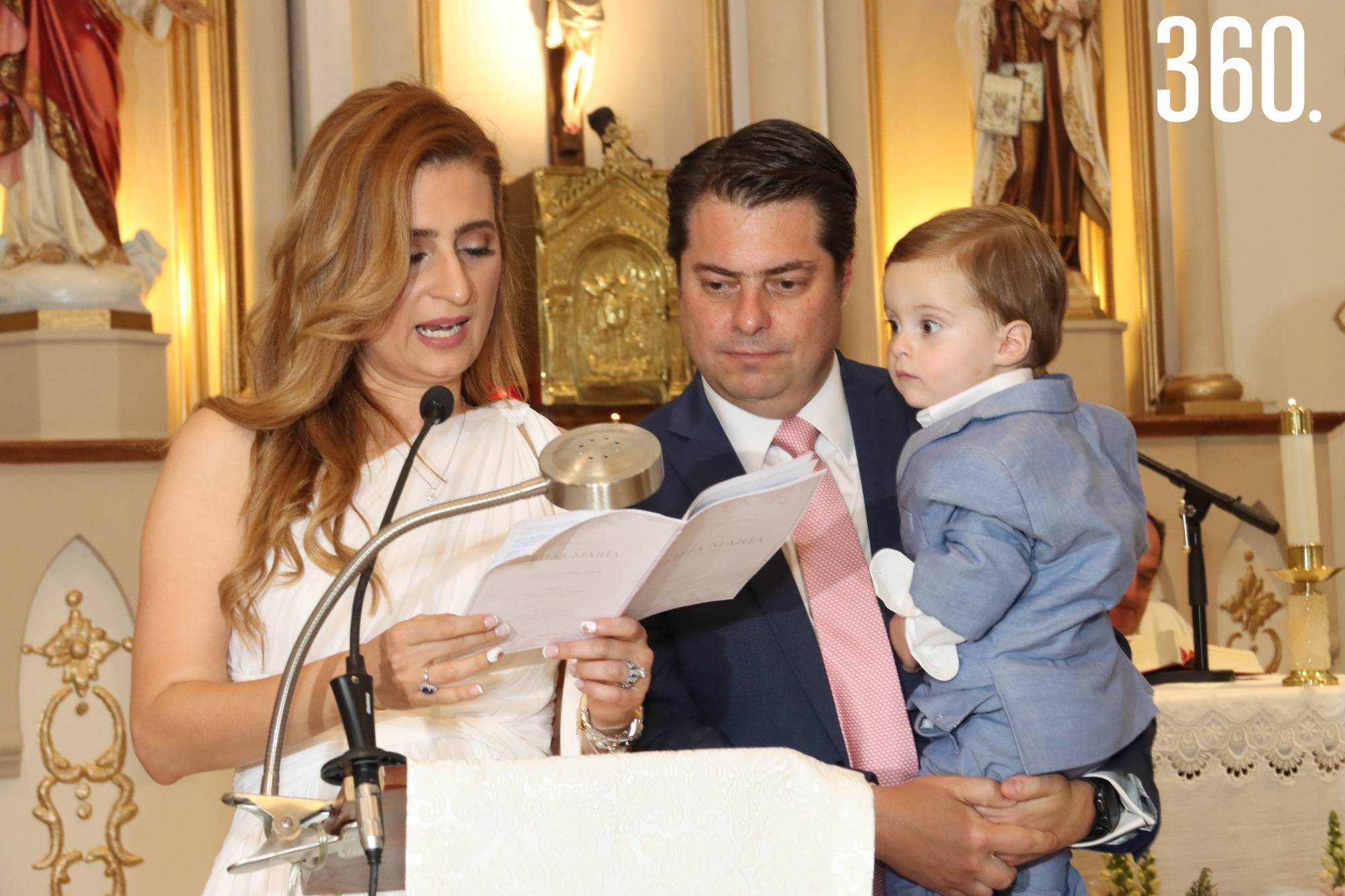 $!Lilia María Hiarmes de Martínez y Enrique Martínez y Morales realizaron la oración de los papás al término de la ceremonia litúrgica.