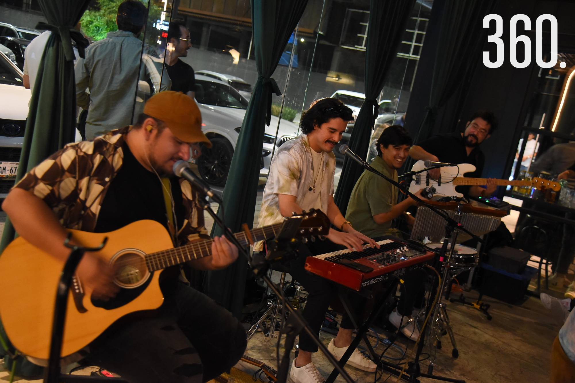 $!Disfrutaron de ambiente y música inigualables.