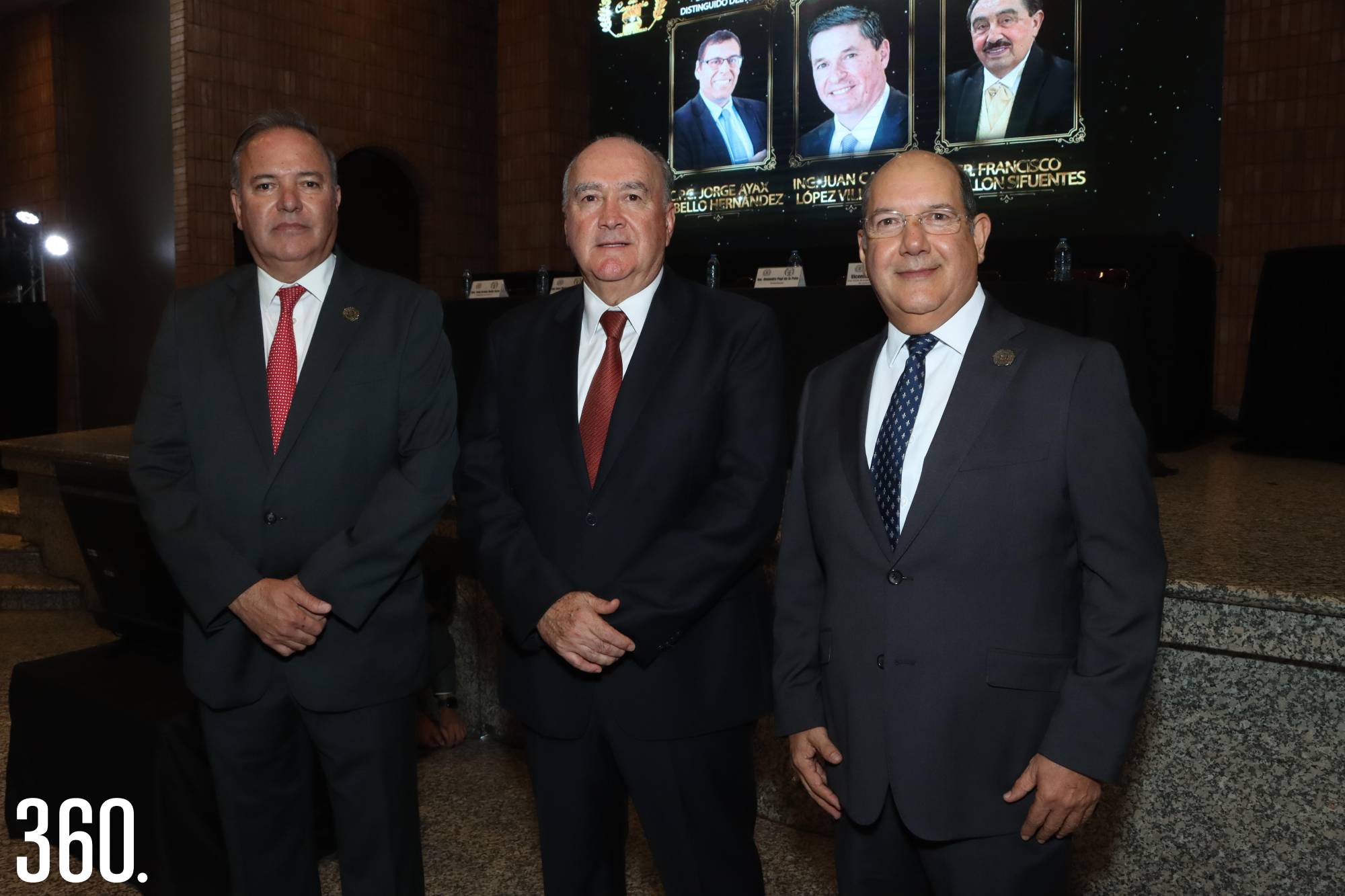 $!Alejandro Pepi acompañado por Jorge Enrique Dávila Flores y Eduardo Dávila, expresidentes de la Canaco.