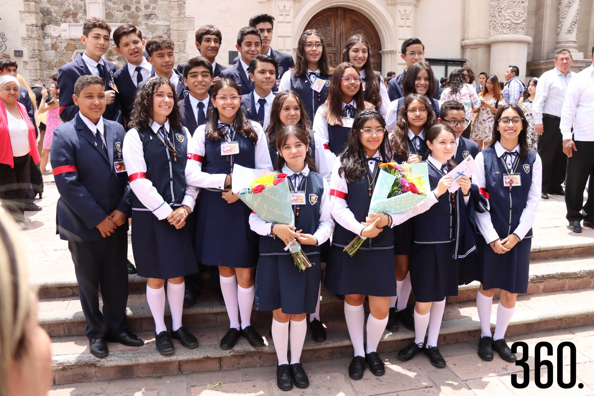 $!Los jóvenes estuvieron acompañados por sus padrinos.