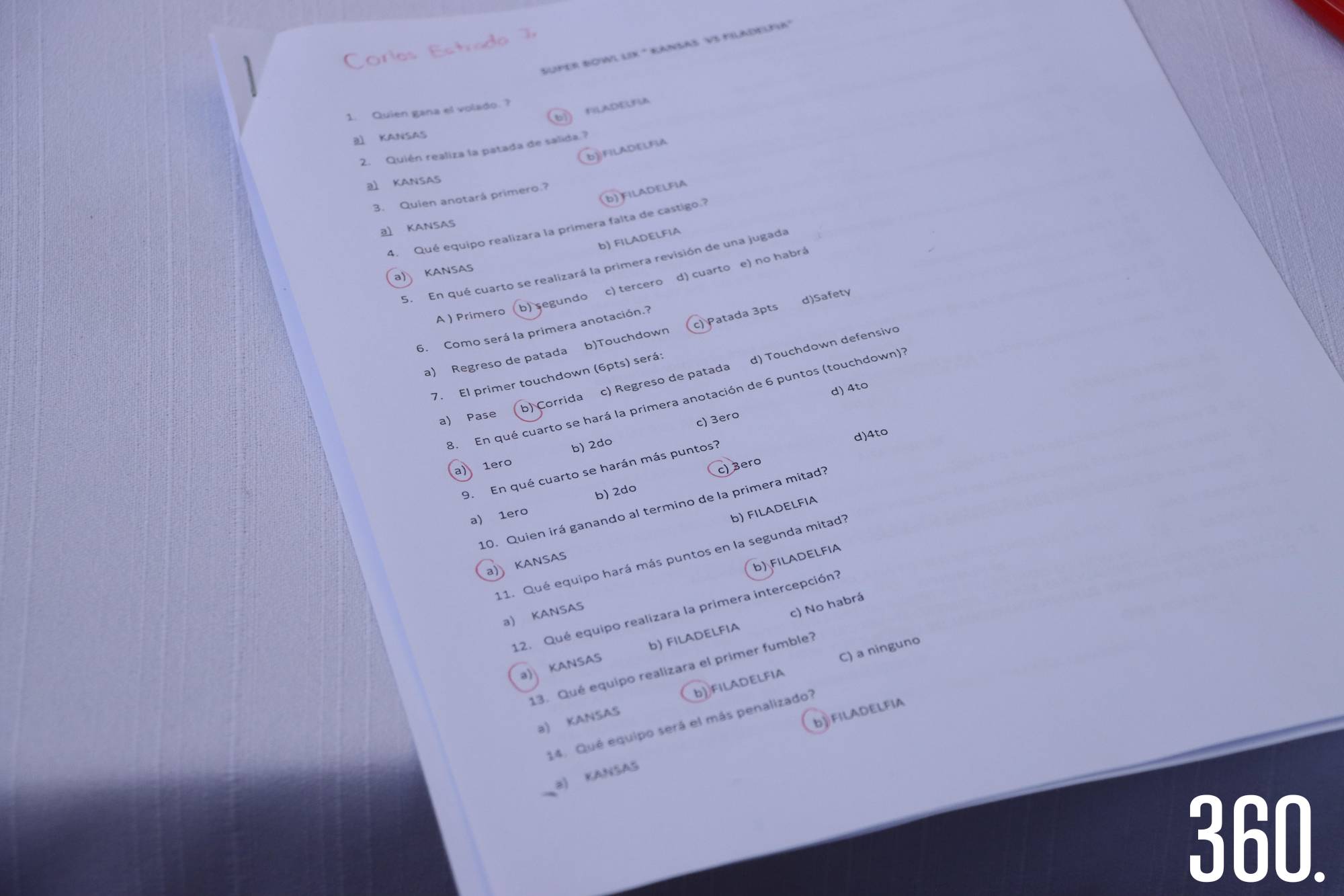 $!Antes del partido, llenan una quiniela con preguntas específicas.