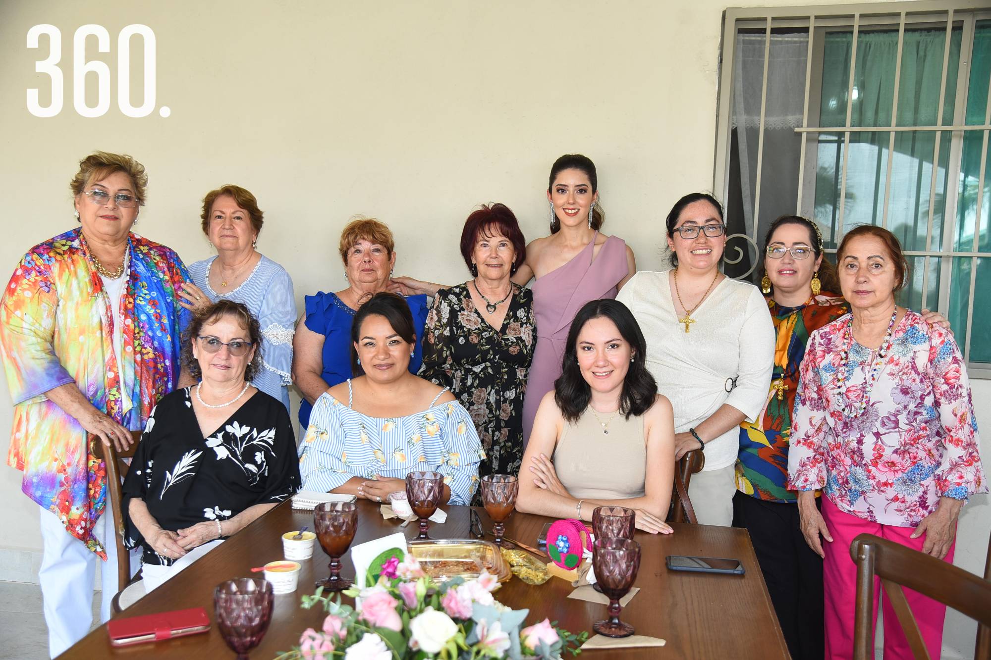 $!Marian junto a su familia materna.