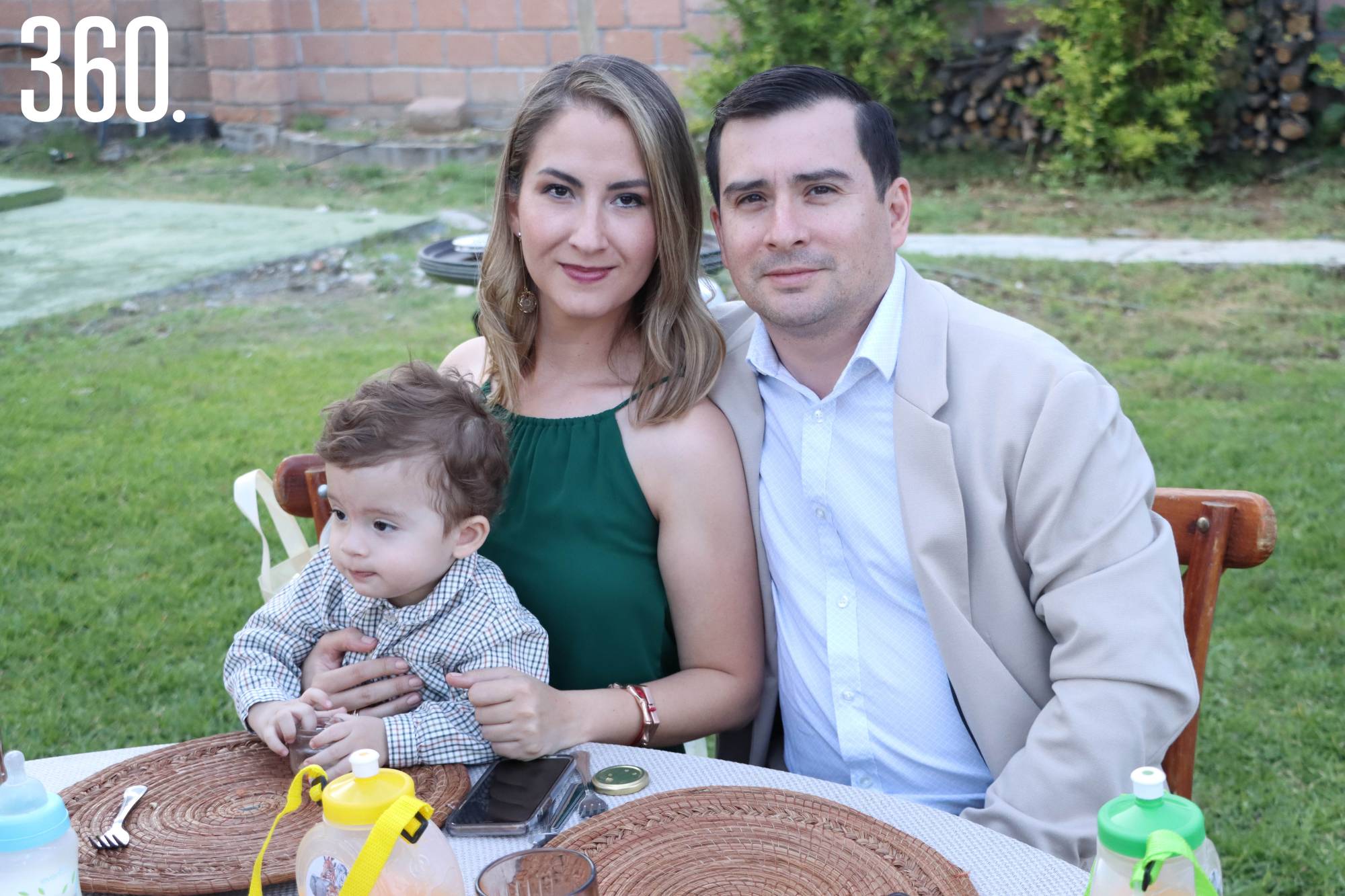 $!Mario Arredondo y Nadxelii Vargas con su hijo Mario.