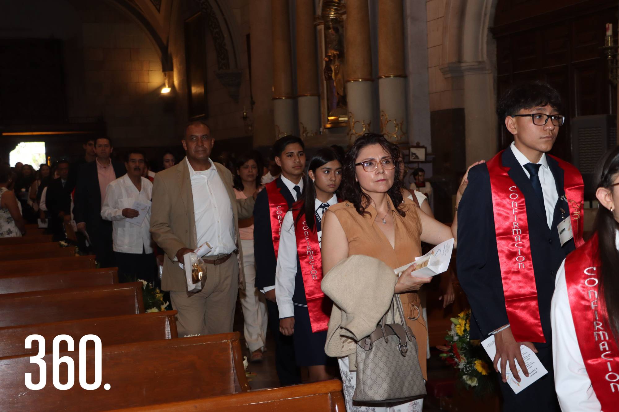 $!JÓVENES DEL COLEGIO LA PAZ RECIBEN LA CONFIRMACIÓN