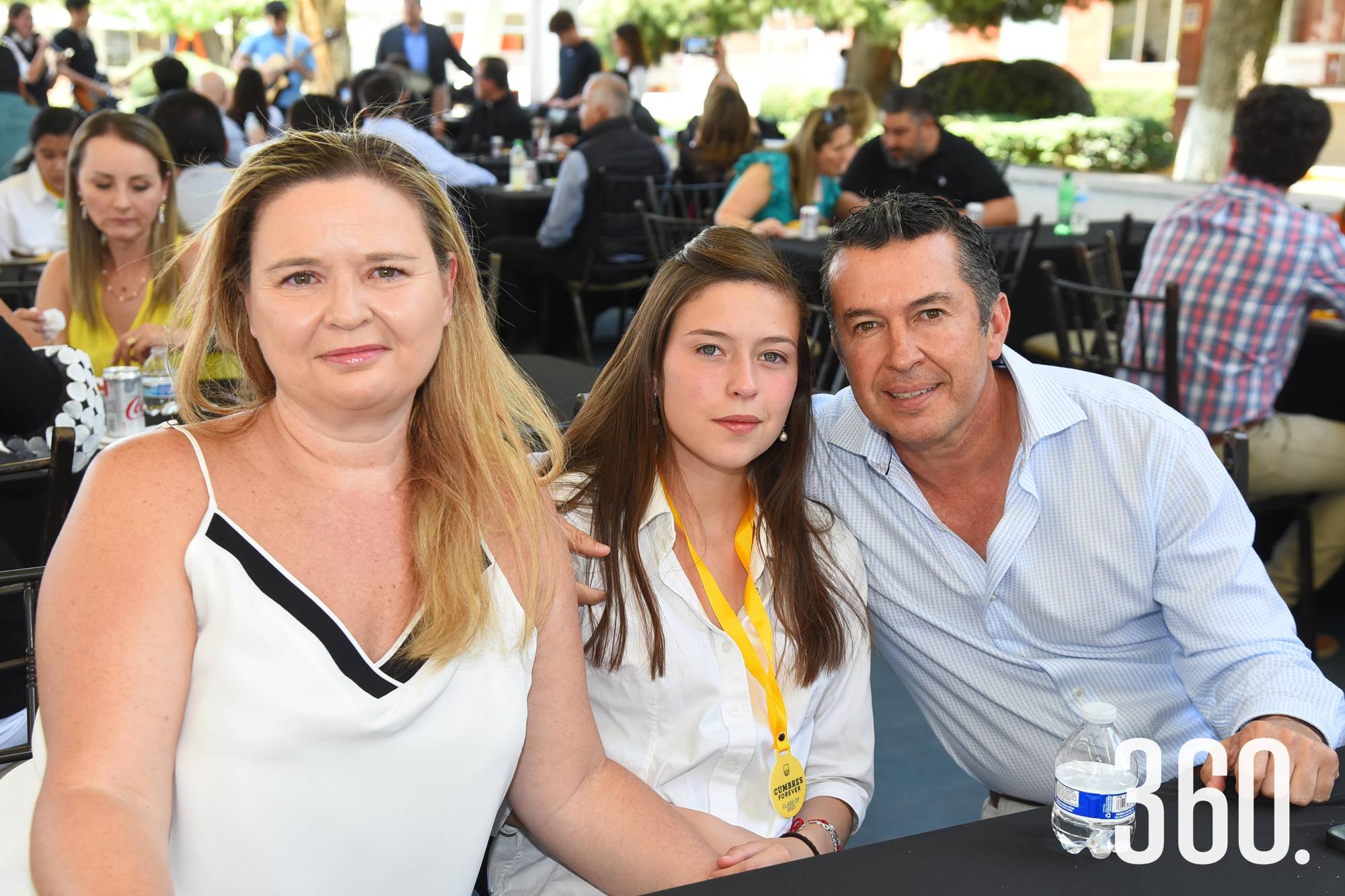 $!Ana María Valdés con sus papás Ana Sofía Cabello y Luis Fernando Valdés.