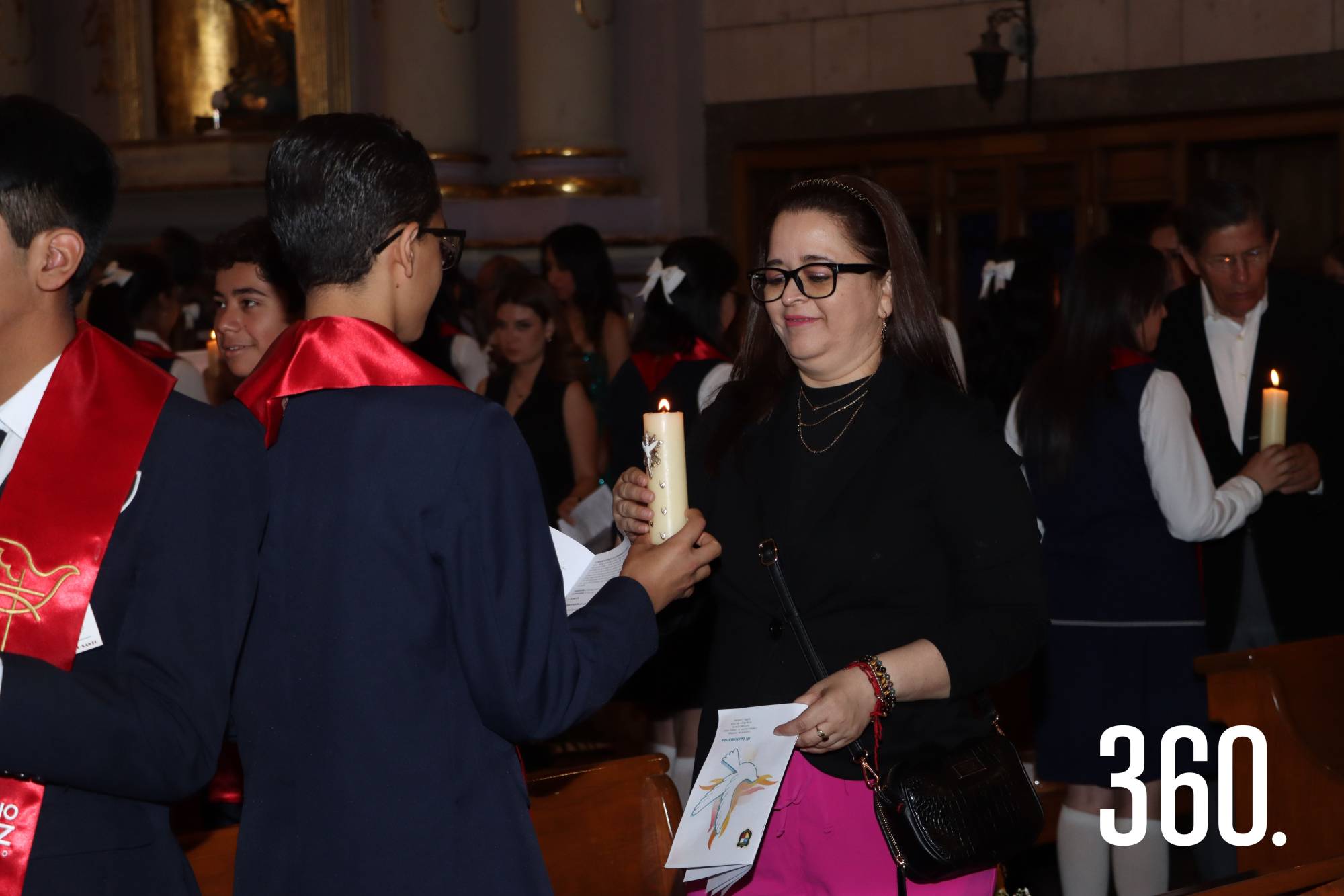 $!JÓVENES DEL COLEGIO LA PAZ RECIBEN LA CONFIRMACIÓN