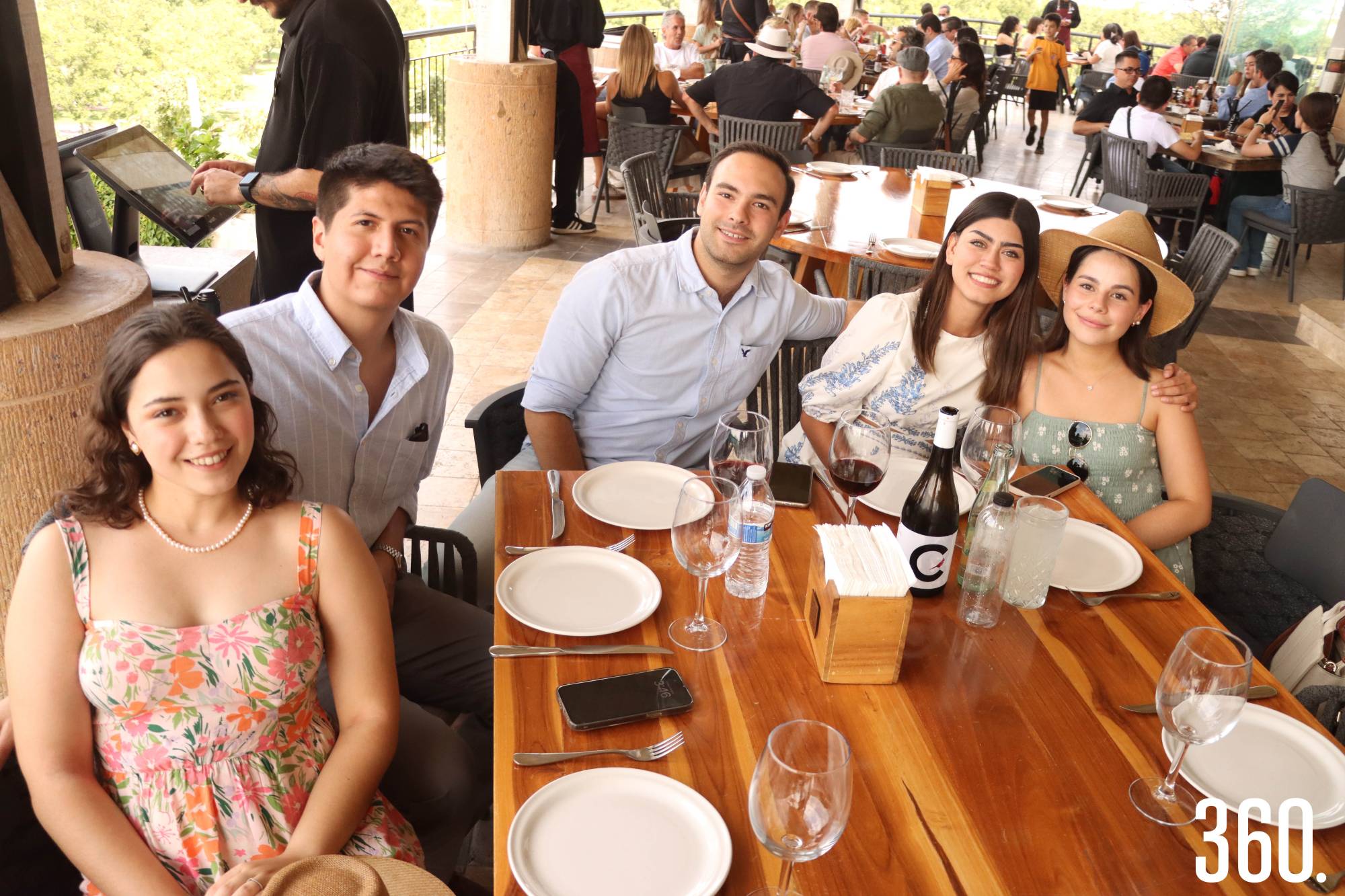 $!FESTEJAN A LIZZY EN LOS VIÑEDOS