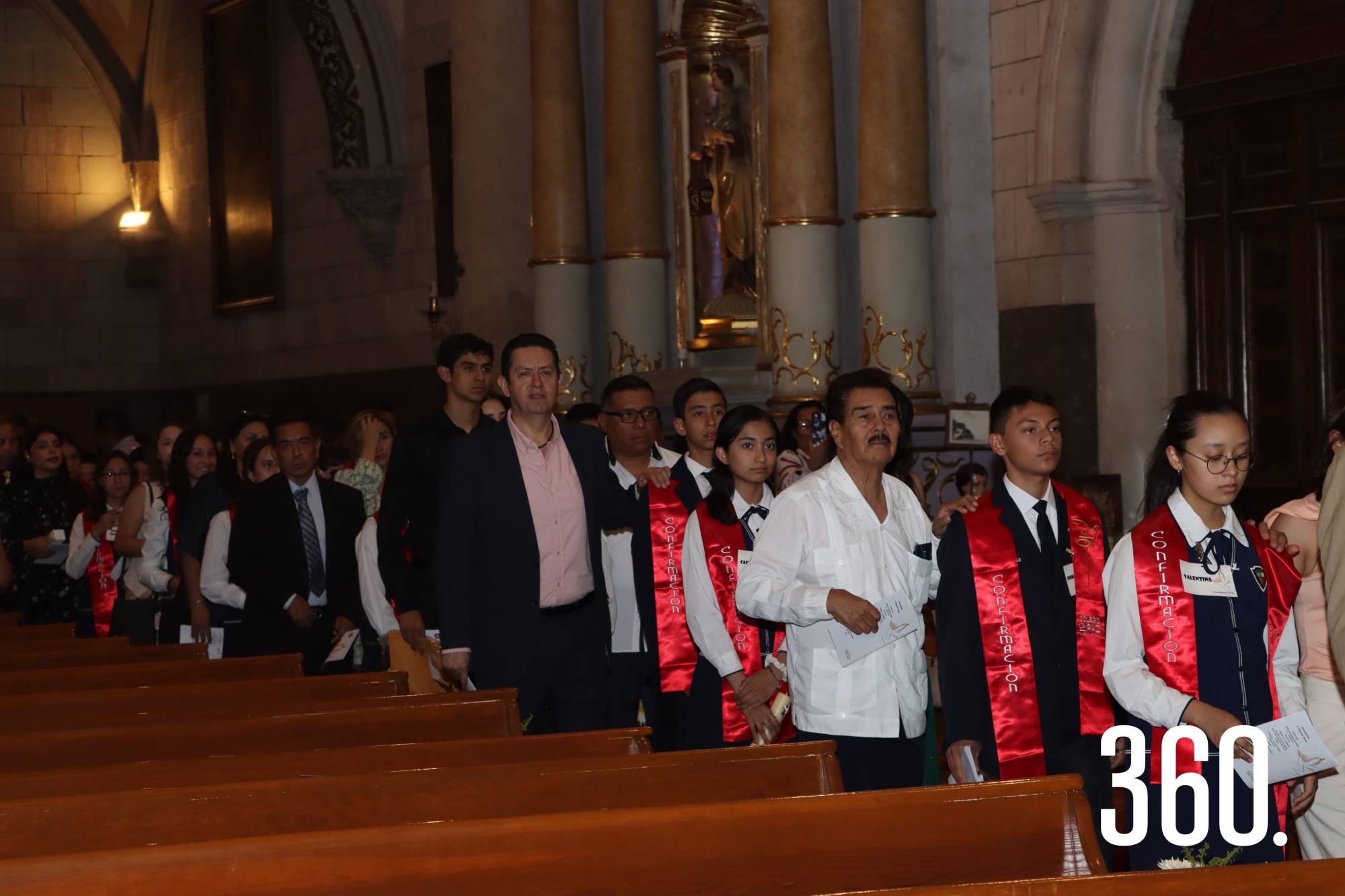 $!JÓVENES DEL COLEGIO LA PAZ RECIBEN LA CONFIRMACIÓN