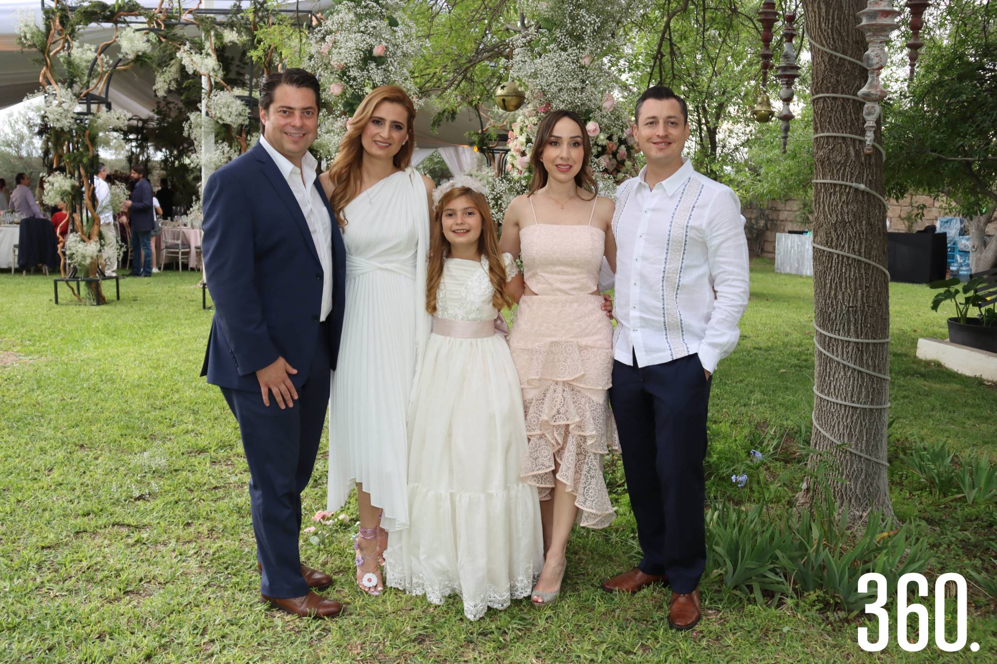 $!Lilia María acompañada por sus papás Enrique Martínez y Morales y Lilia Hiarmes de Martínez y sus padrinos María de la Luz García de Colosio y Luis Donaldo Colosio Riojas.