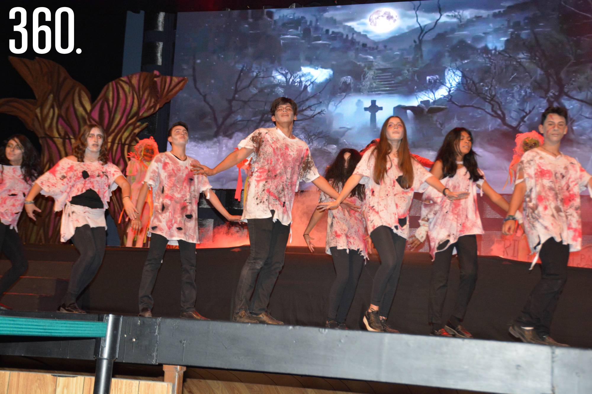 $!Los alumnos de primaria y secundaria se presentaron con canciones de Michael Jackson.