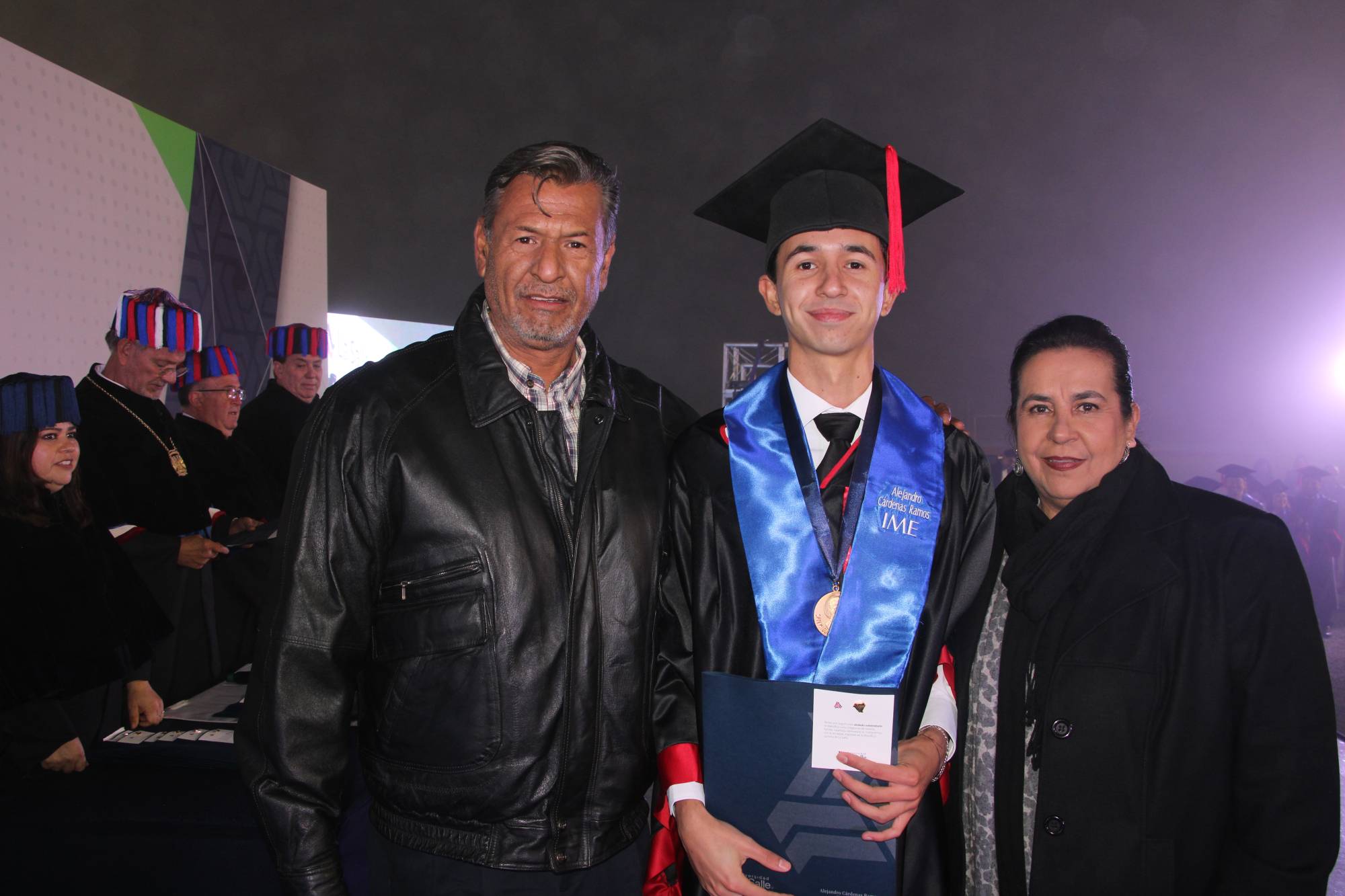 $!Alejandro Cárdenas Ramos acompañado por sus padres.