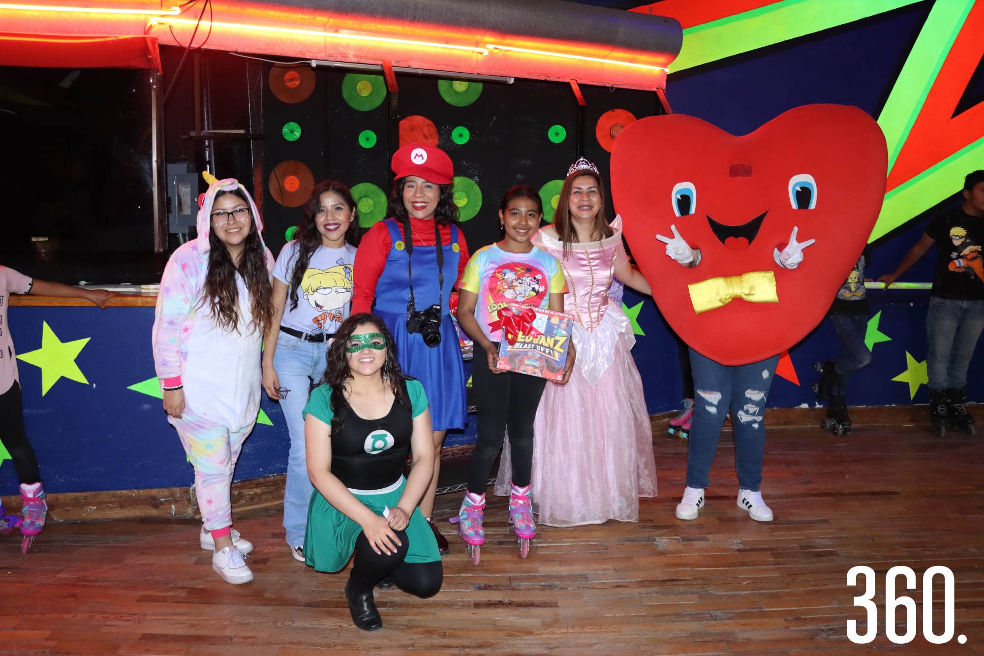 $!Camila Vásquez, ganadora de la carrera en patines mixta.