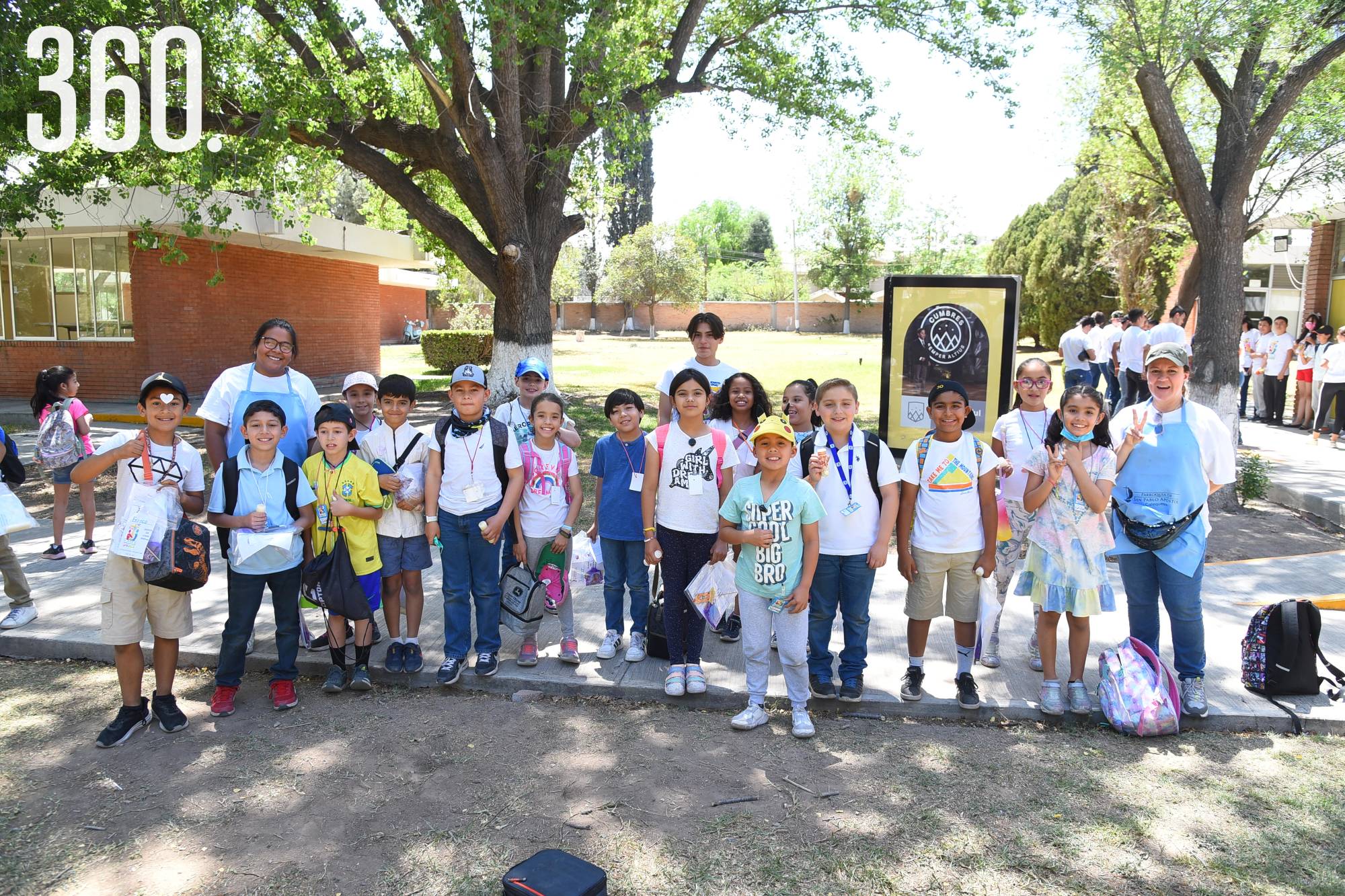 $!Martha Quijano y Marijose Núñez con el equipo Azul Celeste.