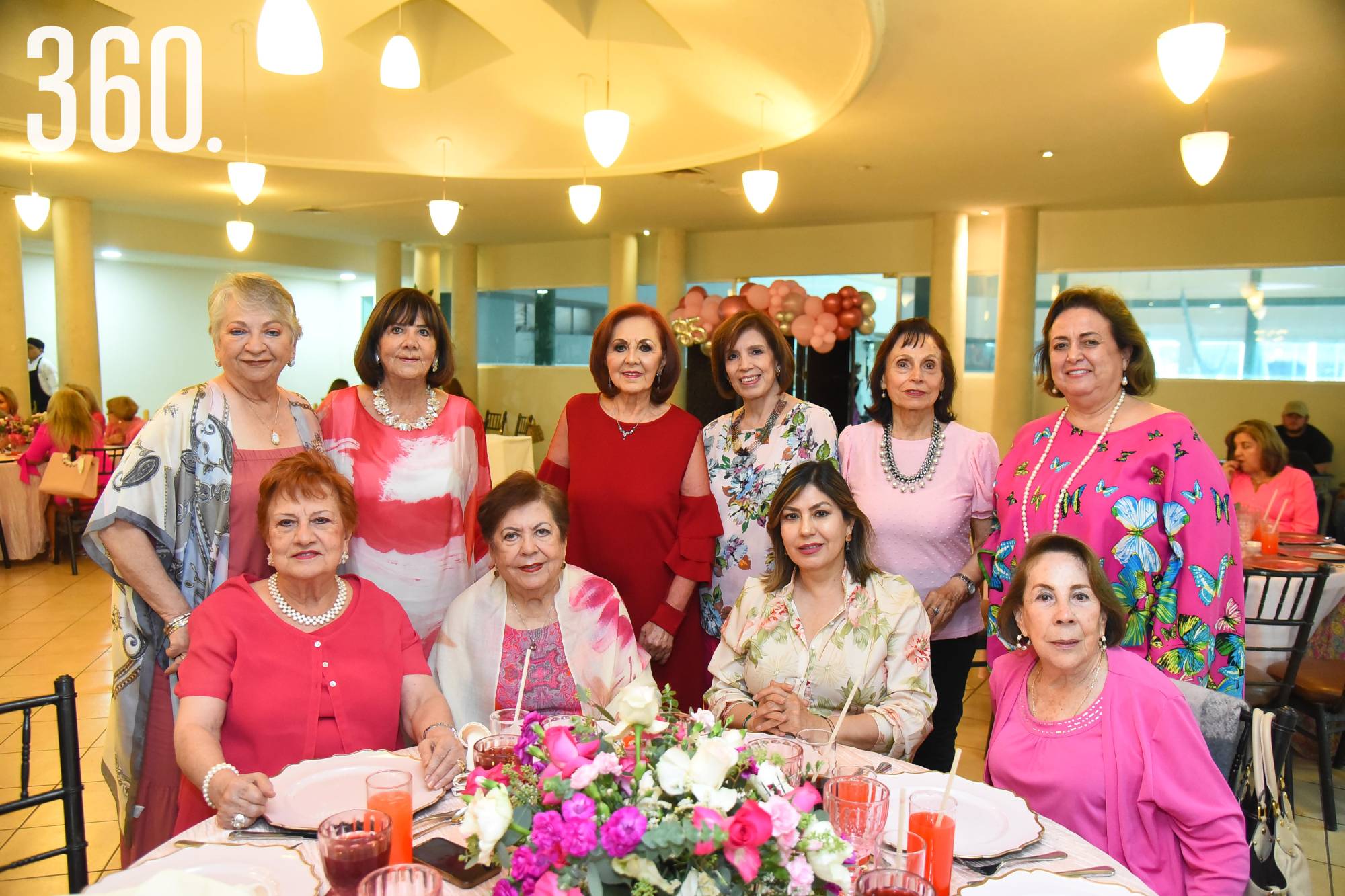 $!La festejada con María del Rosario Domínguez, Ada Piccini, Mene González, Emma Alicia Trejo, Pita Dewey, Irma Verduzco, Lupita Orellana, Mayela Hernández y Tere de Verduzco.